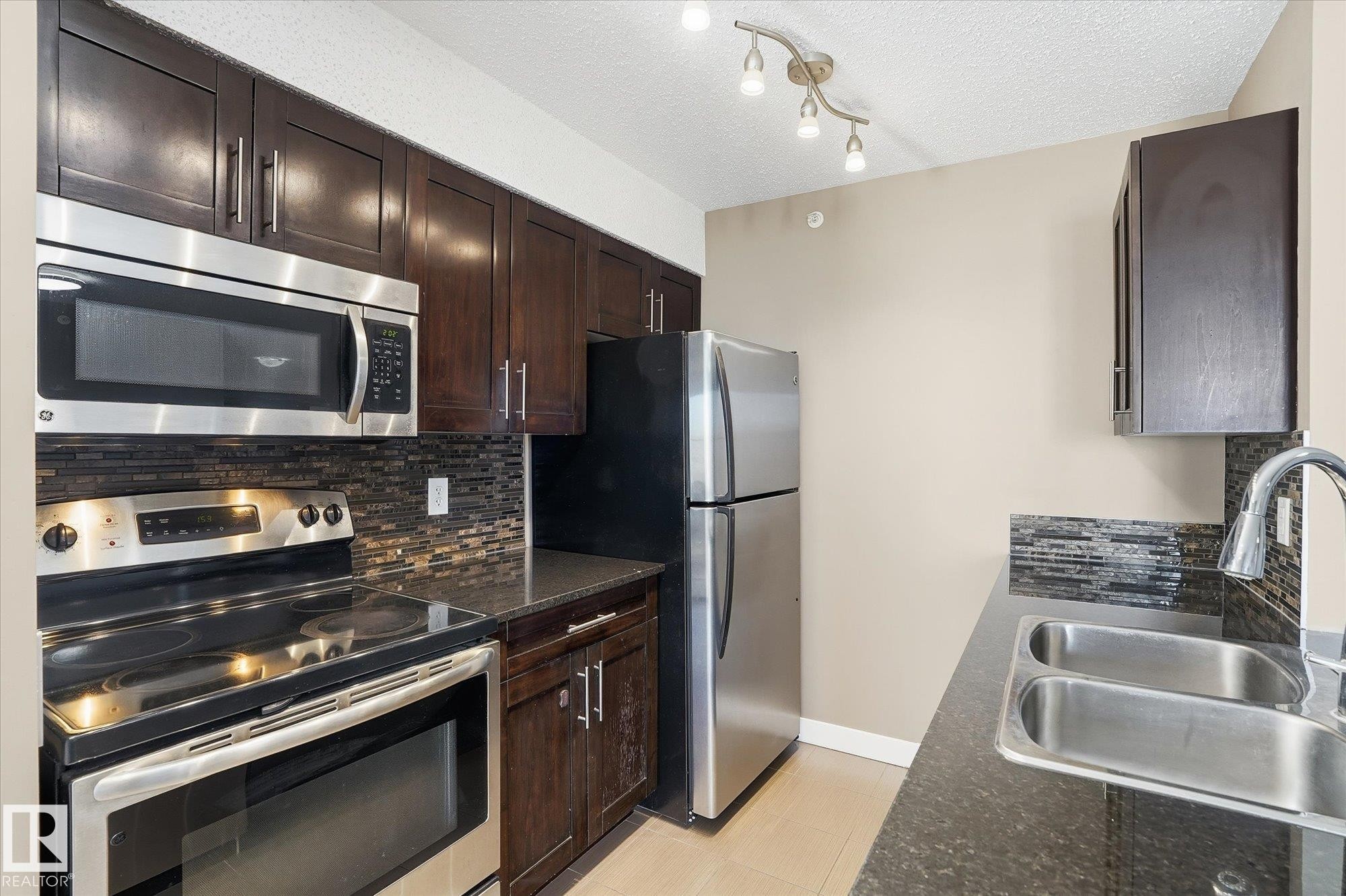 402 11803 22 Avenue, Edmonton, AB - Indoor Photo Showing Kitchen With Stainless Steel Kitchen With Double Sink With Upgraded Kitchen