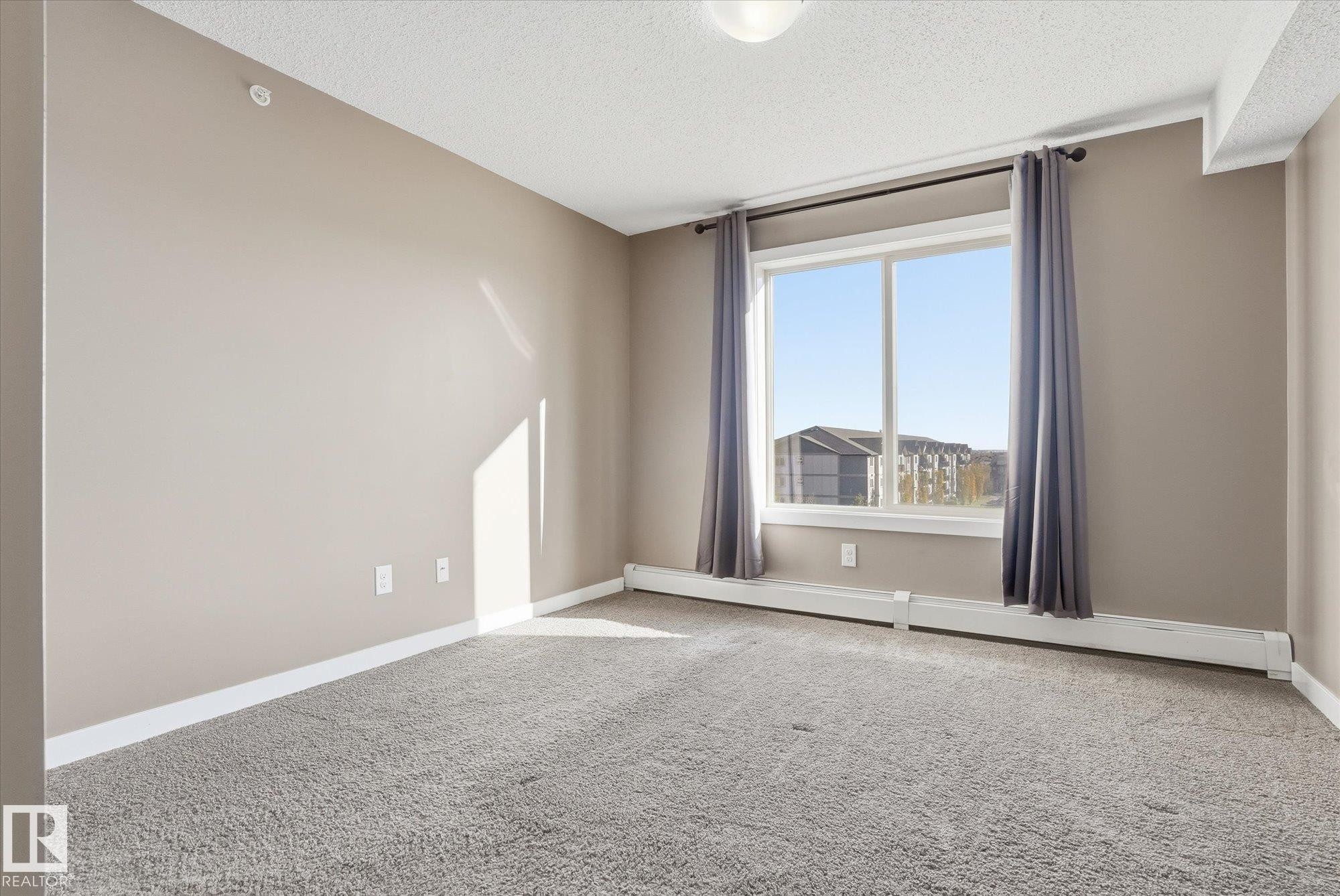 402 11803 22 Avenue, Edmonton, AB - Indoor Photo Showing Other Room