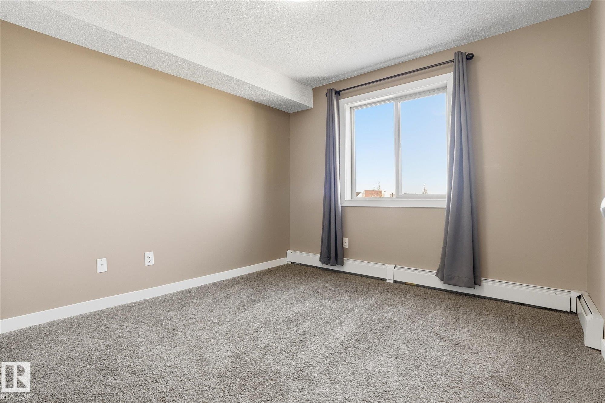 402 11803 22 Avenue, Edmonton, AB - Indoor Photo Showing Other Room