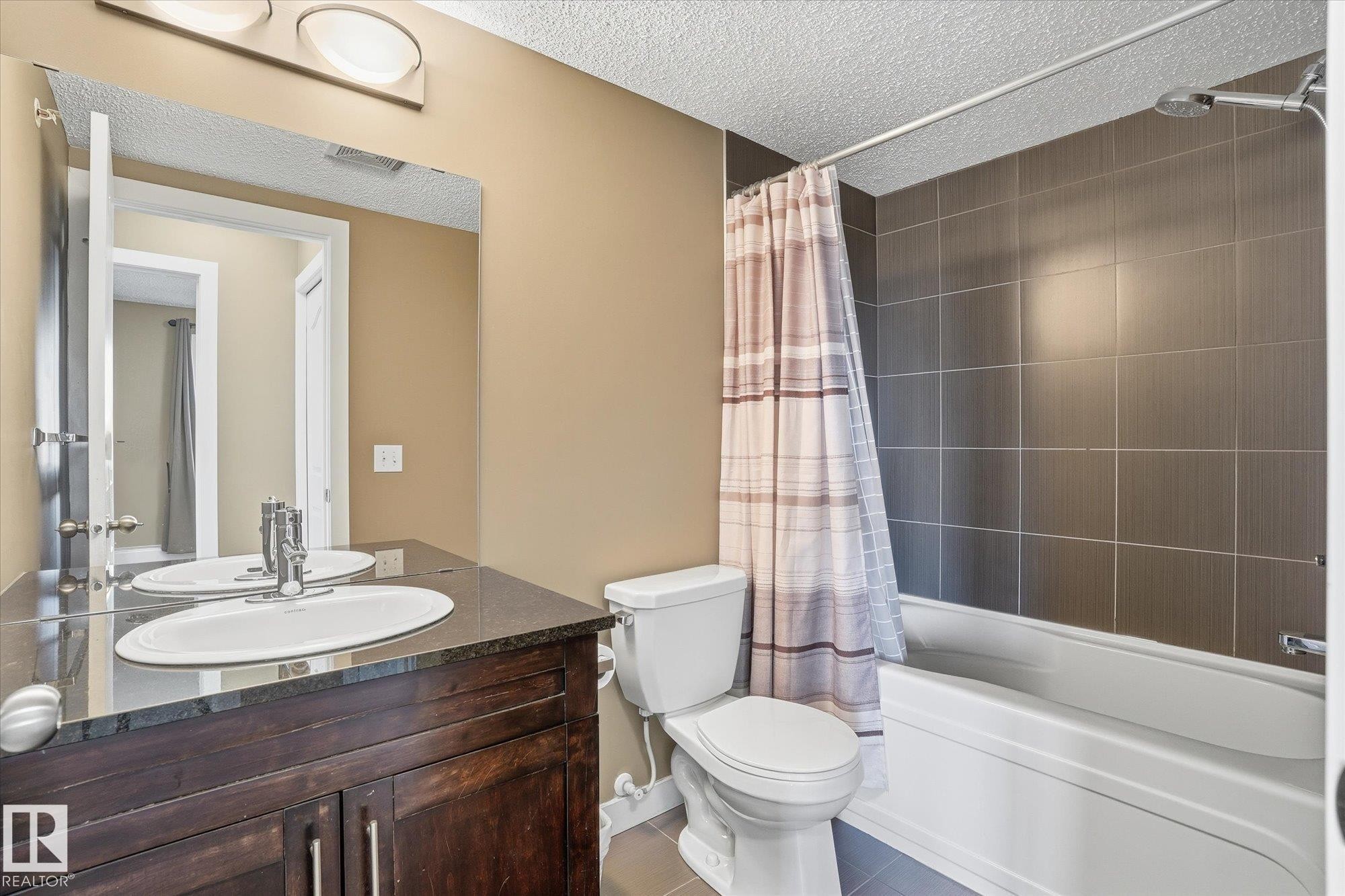 402 11803 22 Avenue, Edmonton, AB - Indoor Photo Showing Bathroom