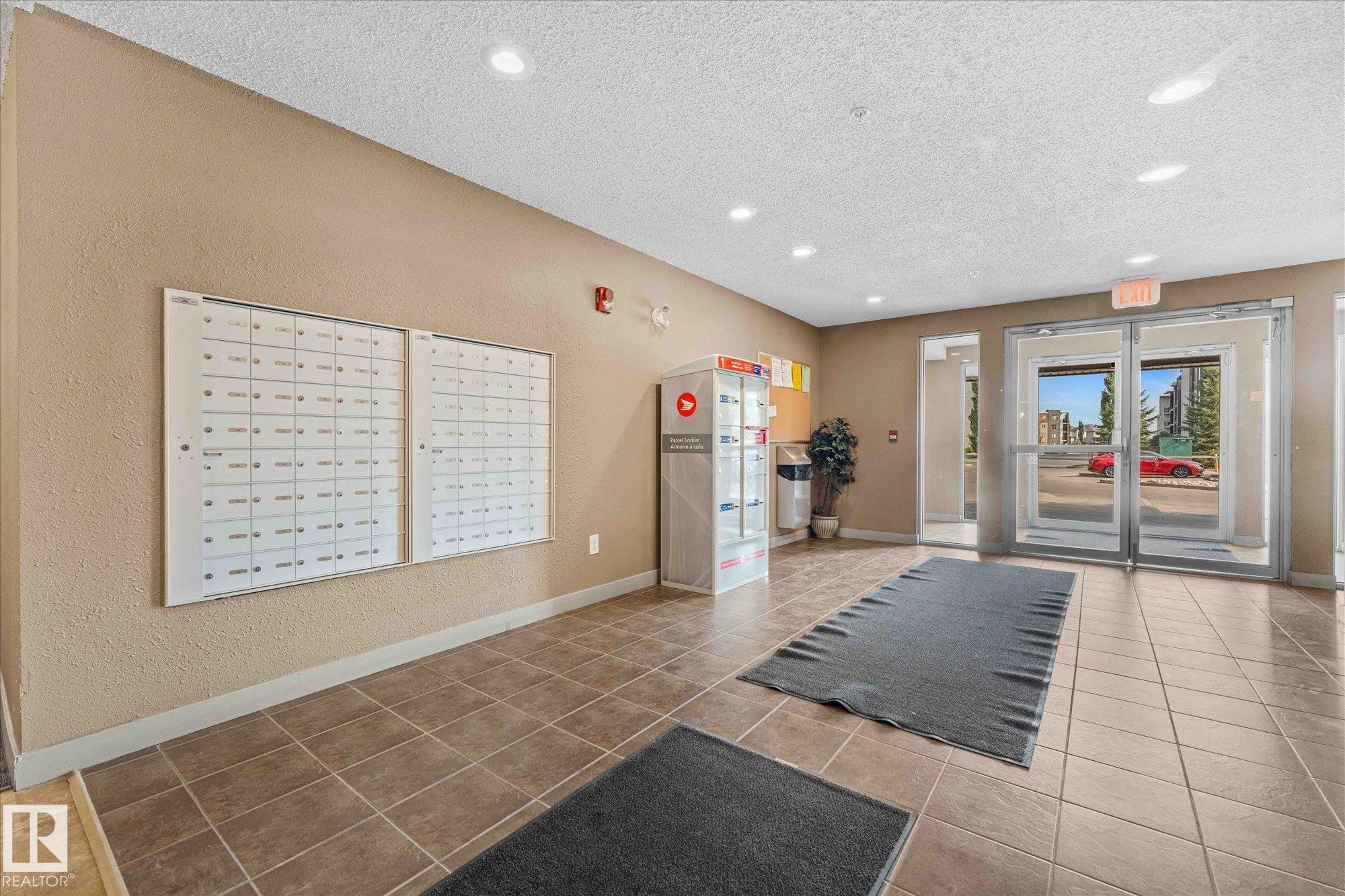 402 11803 22 Avenue, Edmonton, AB - Indoor Photo Showing Other Room