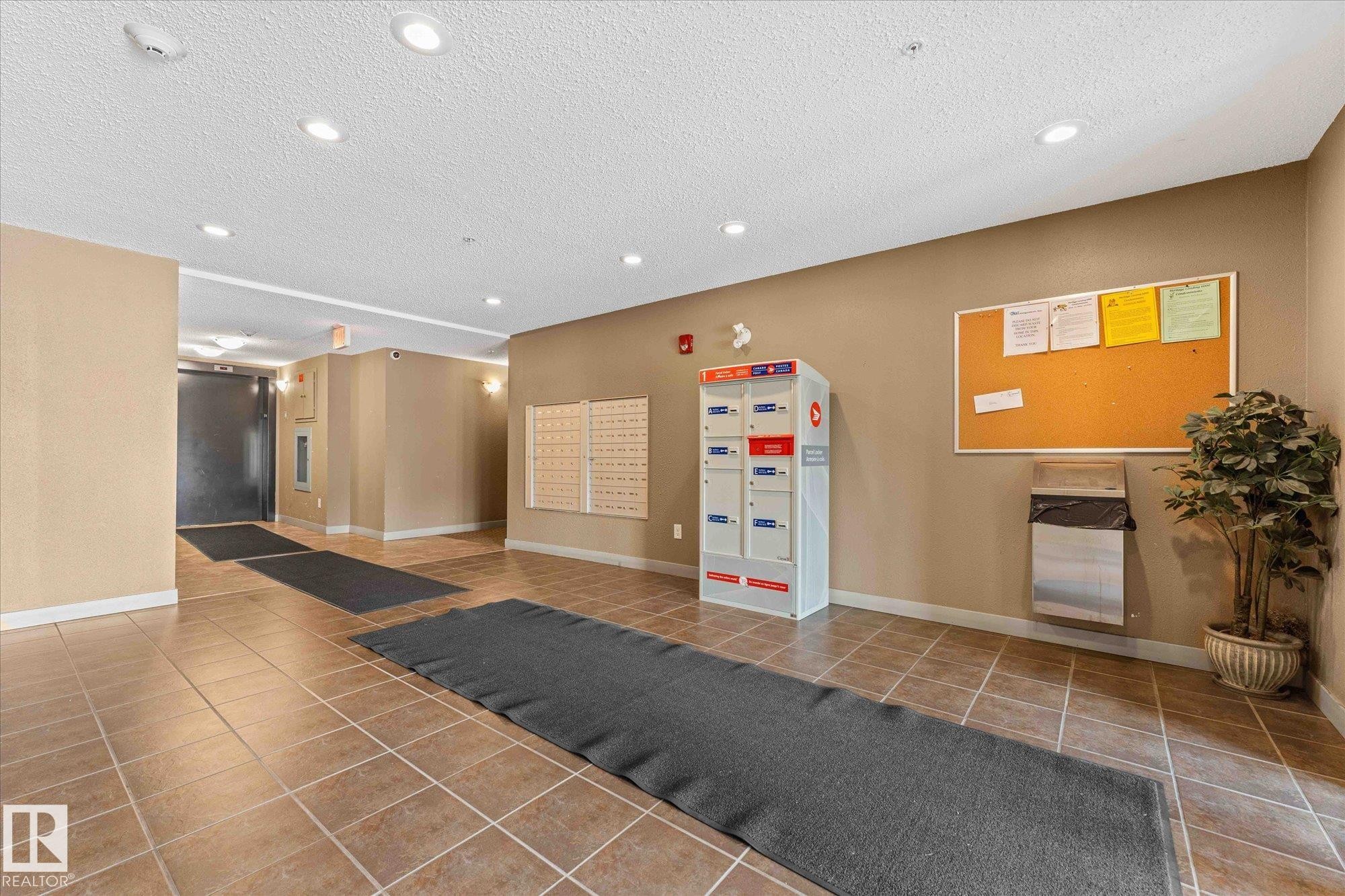 402 11803 22 Avenue, Edmonton, AB - Indoor Photo Showing Other Room