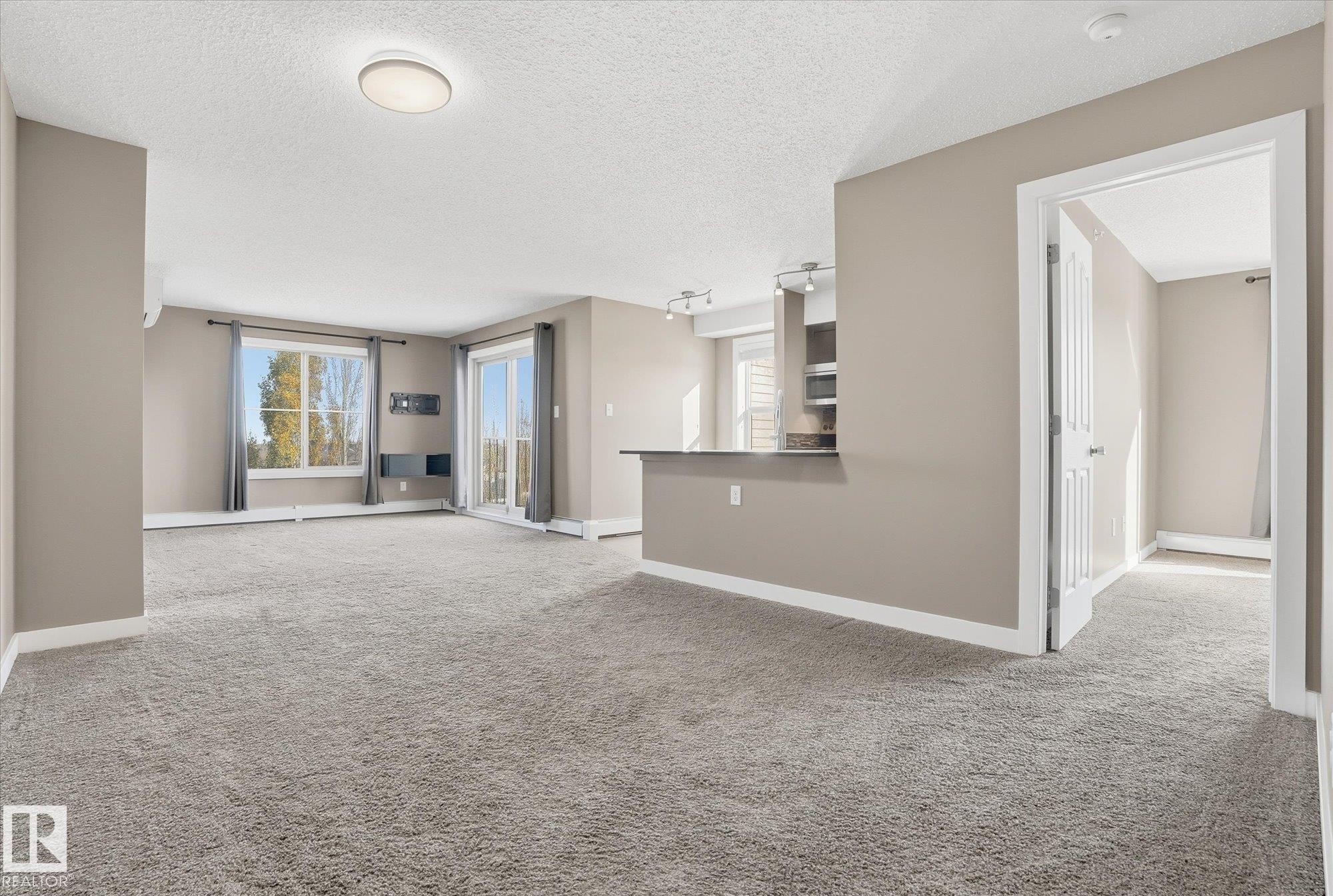 402 11803 22 Avenue, Edmonton, AB - Indoor Photo Showing Other Room