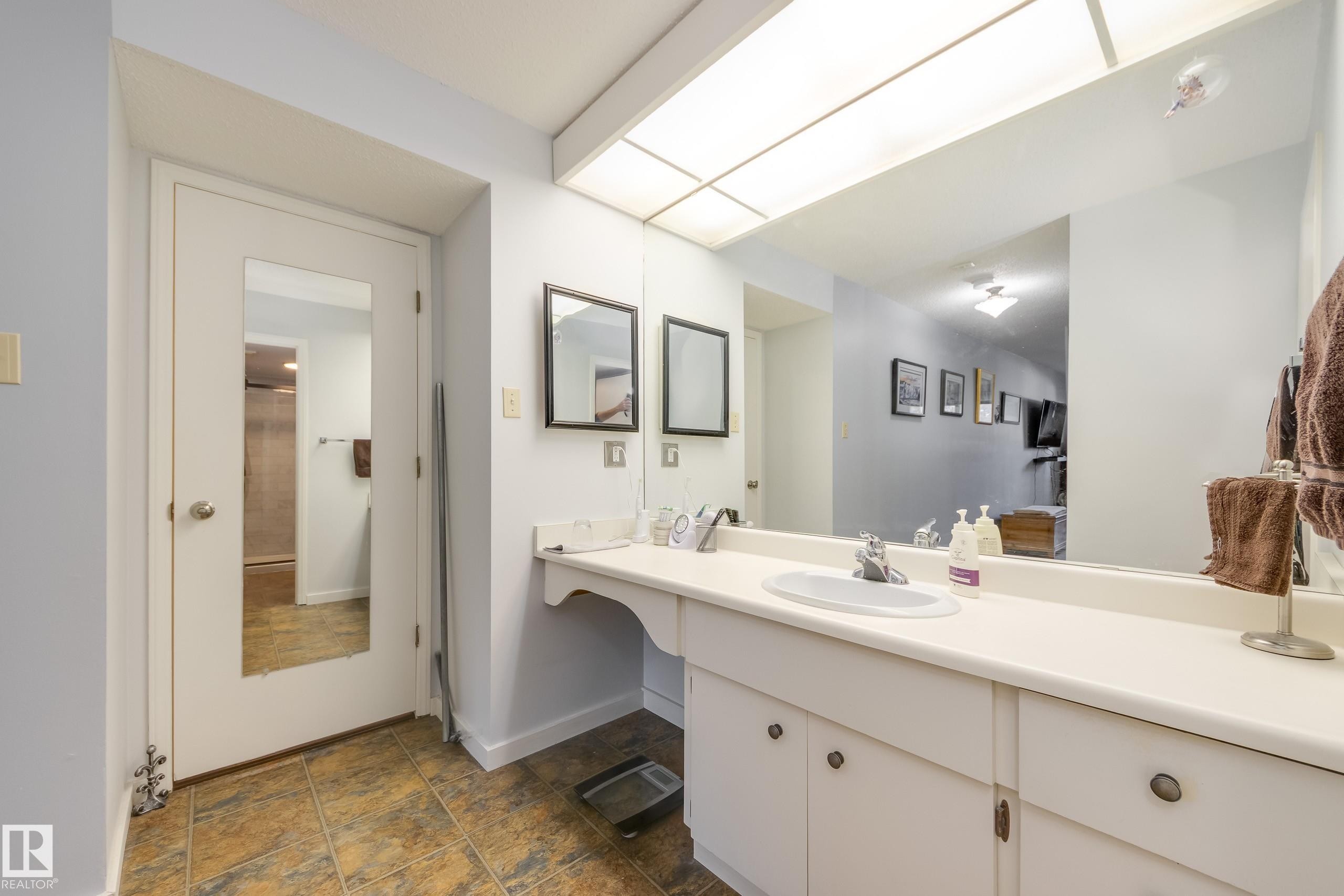 108 14810 51 Avenue, Edmonton, AB - Indoor Photo Showing Bathroom
