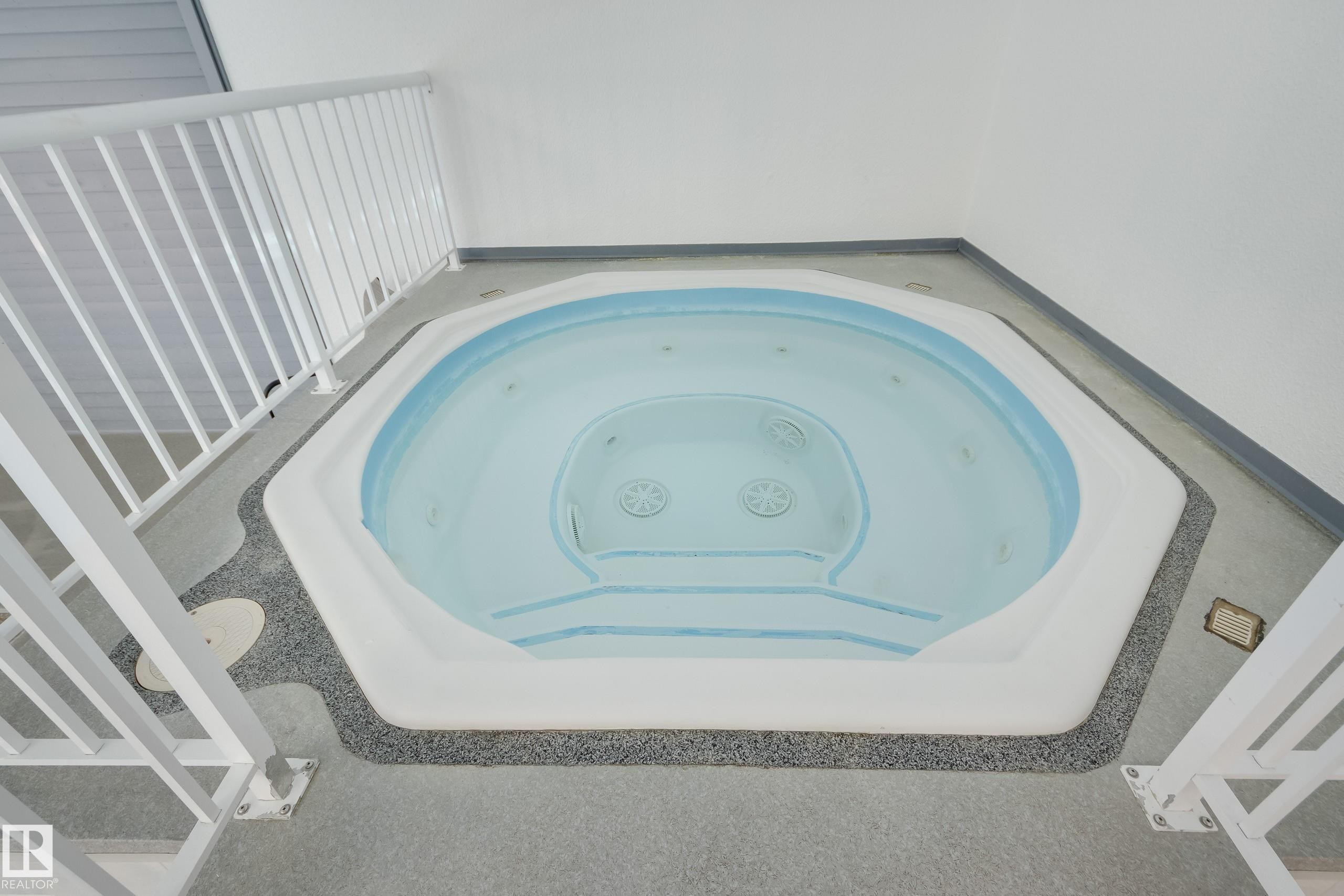 108 14810 51 Avenue, Edmonton, AB - Indoor Photo Showing Other Room