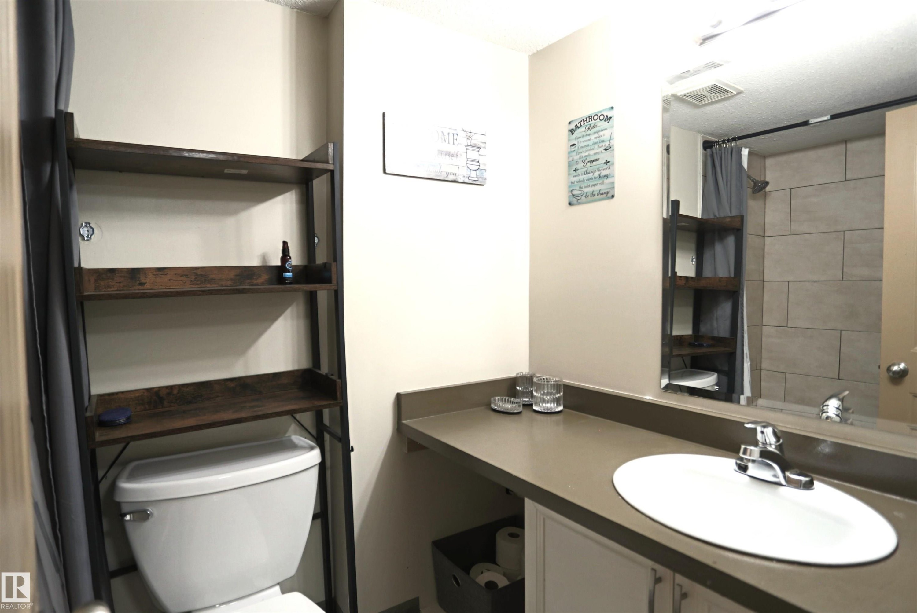 804 10160 114 Street, Edmonton, AB - Indoor Photo Showing Bathroom