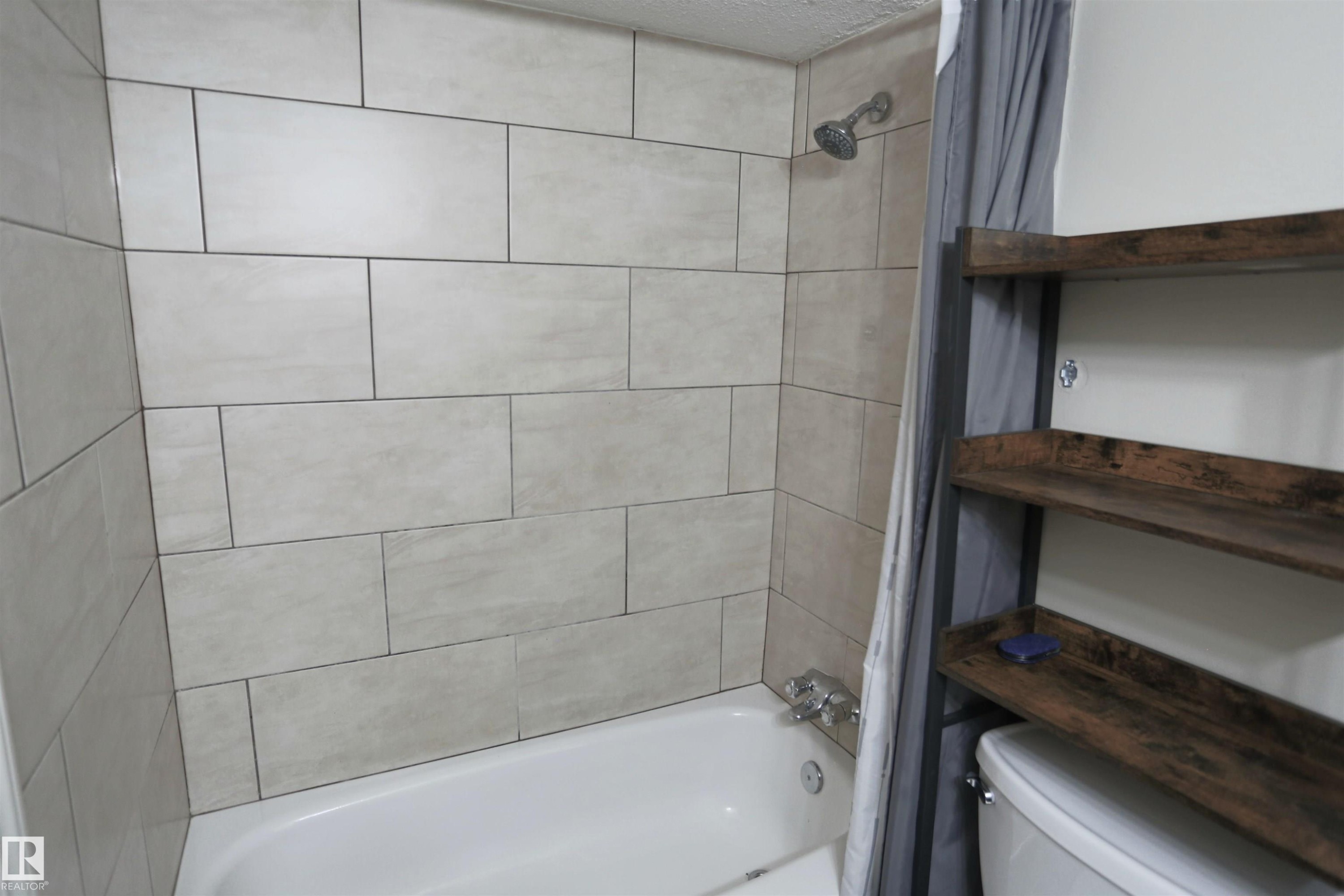 804 10160 114 Street, Edmonton, AB - Indoor Photo Showing Bathroom