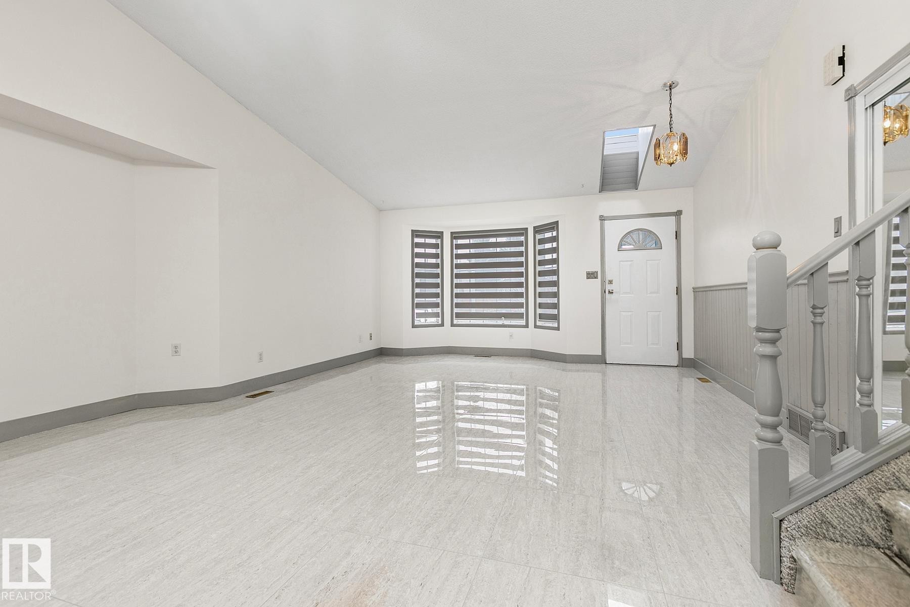 Edmonton, AB - Indoor Photo Showing Other Room