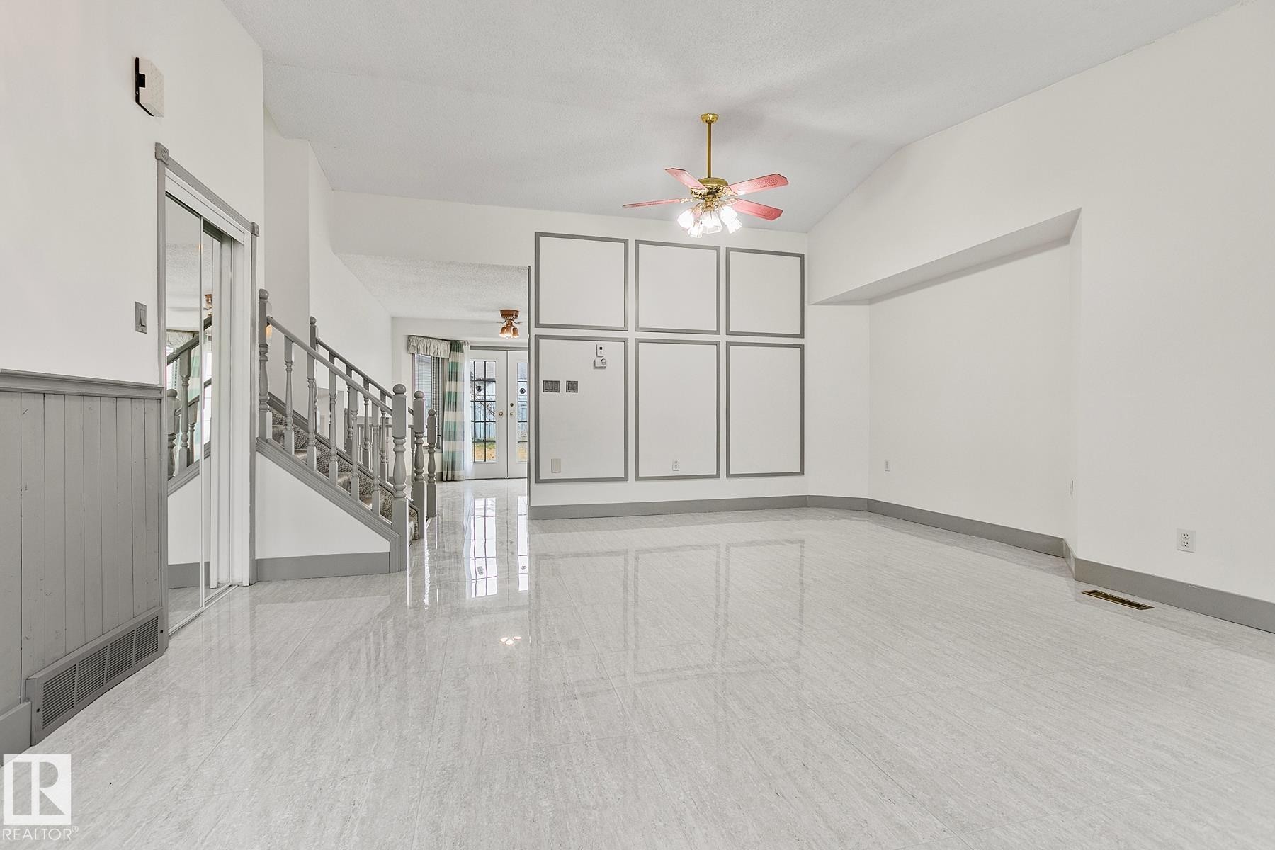 Edmonton, AB - Indoor Photo Showing Other Room