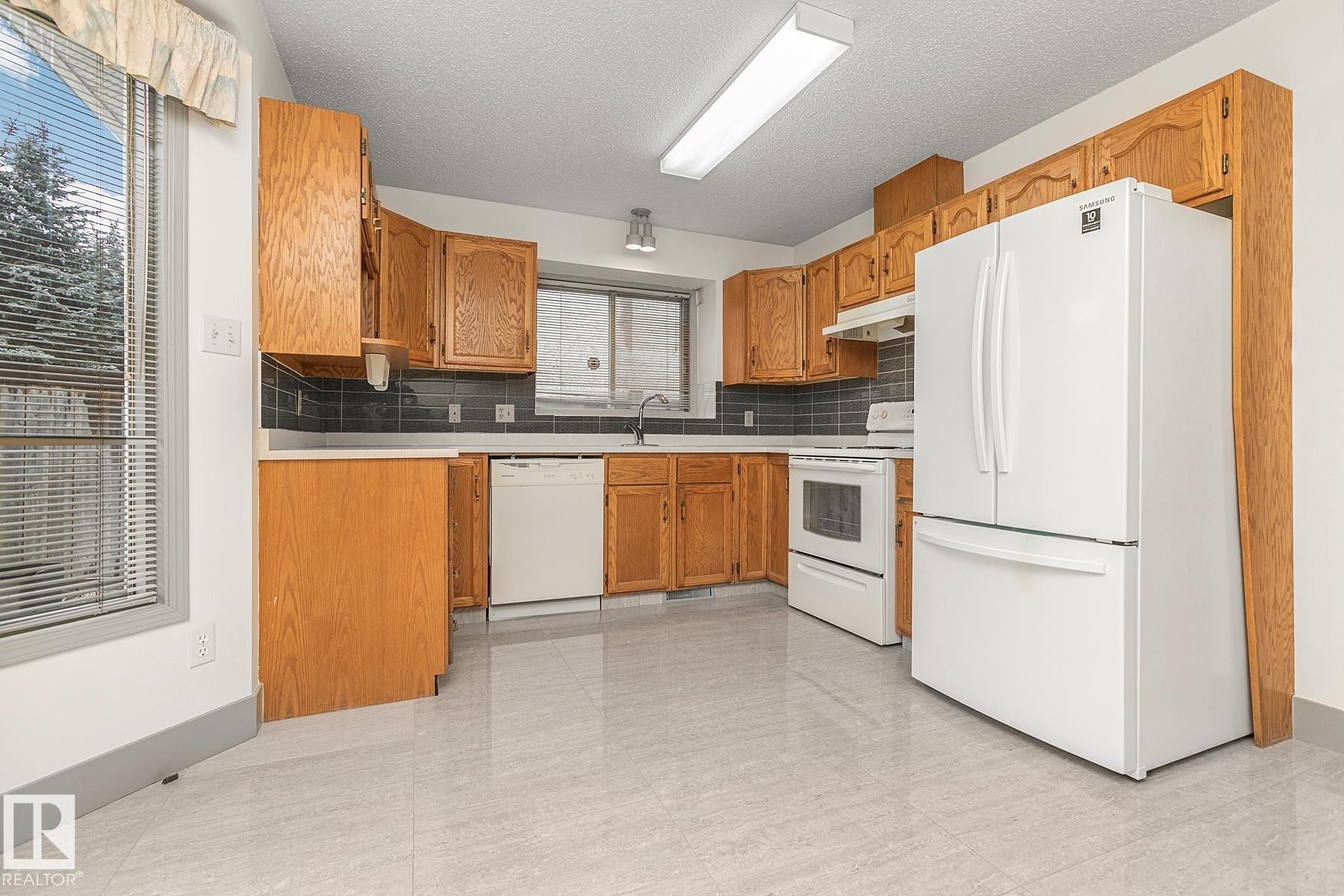 Edmonton, AB - Indoor Photo Showing Kitchen