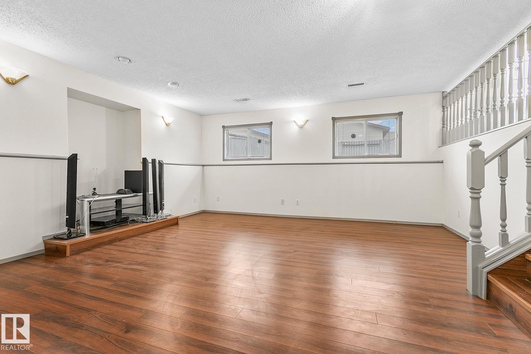 Edmonton, AB - Indoor Photo Showing Other Room