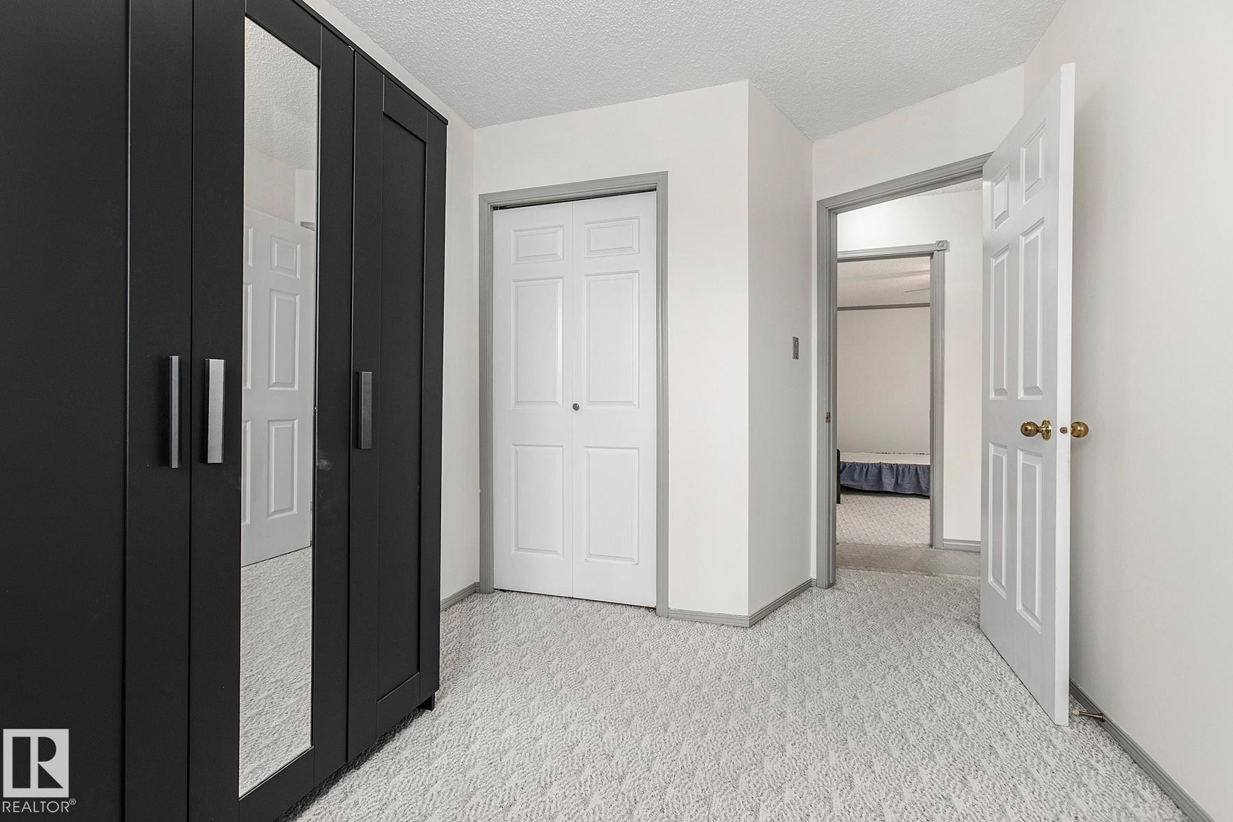 Edmonton, AB - Indoor Photo Showing Other Room