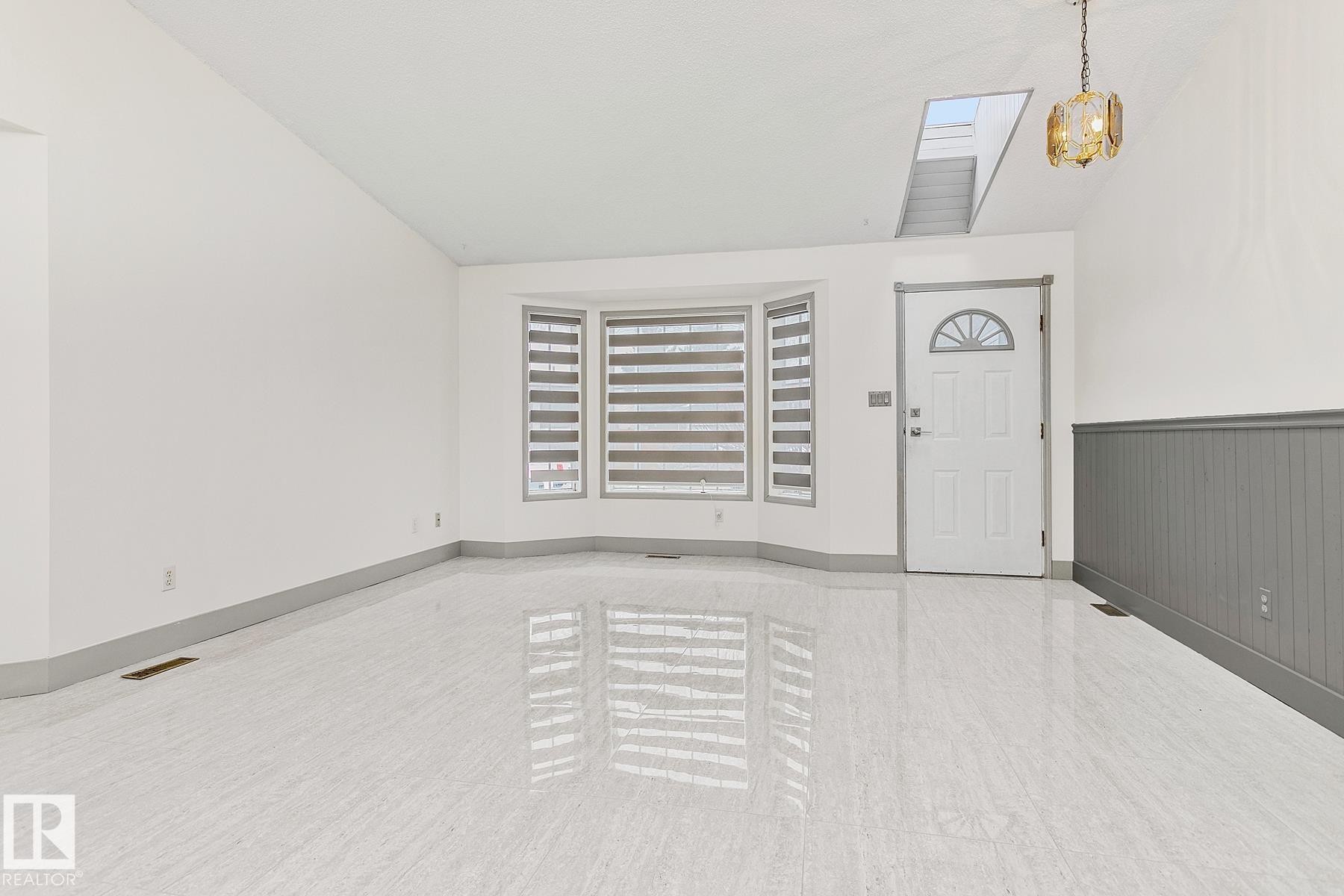 Edmonton, AB - Indoor Photo Showing Other Room