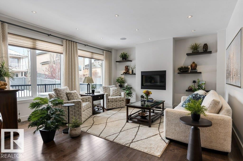 4522 Donsdale Drive Nw, Edmonton, AB - Indoor With Fireplace
