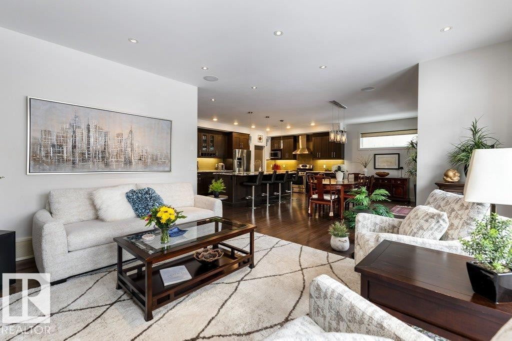 4522 Donsdale Drive Nw, Edmonton, AB - Indoor Photo Showing Living Room