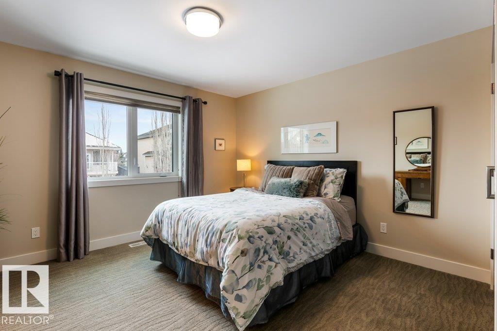 4522 Donsdale Drive Nw, Edmonton, AB - Indoor Photo Showing Bedroom