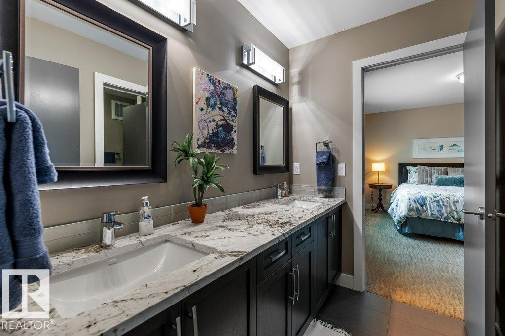 4522 Donsdale Drive Nw, Edmonton, AB - Indoor Photo Showing Bathroom