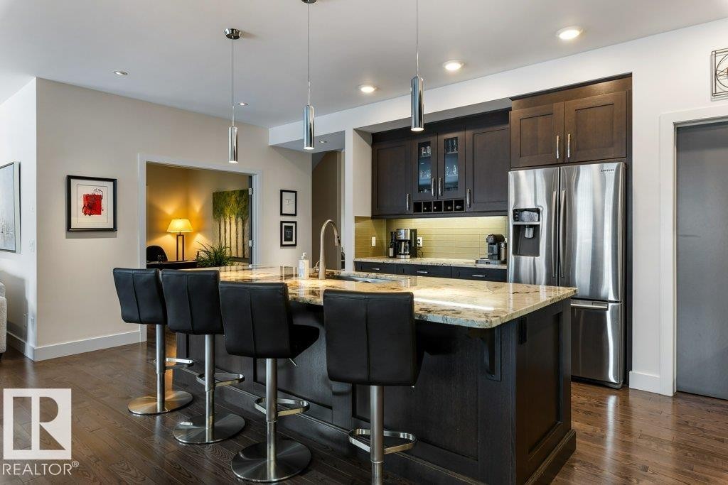 4522 Donsdale Drive Nw, Edmonton, AB - Indoor Photo Showing Kitchen With Upgraded Kitchen