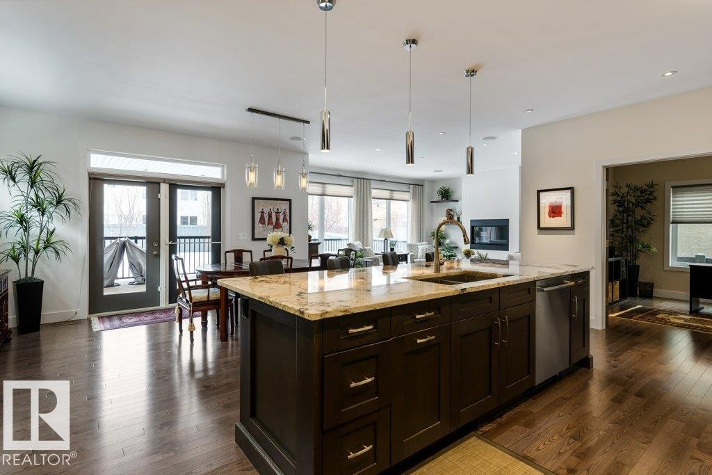 4522 Donsdale Drive Nw, Edmonton, AB - Indoor Photo Showing Kitchen With Upgraded Kitchen