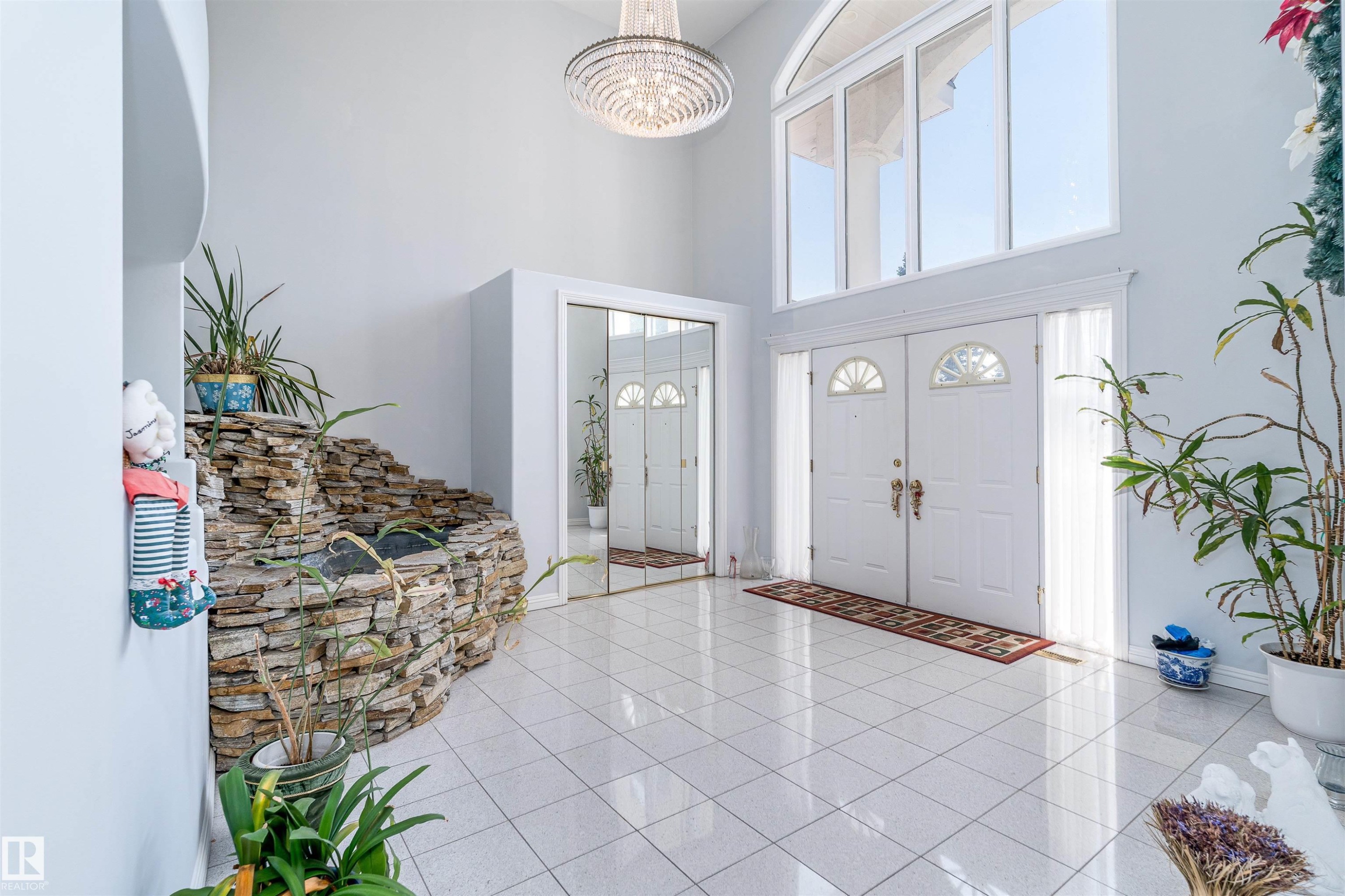 10812 5 Avenue, Edmonton, AB - Indoor Photo Showing Other Room