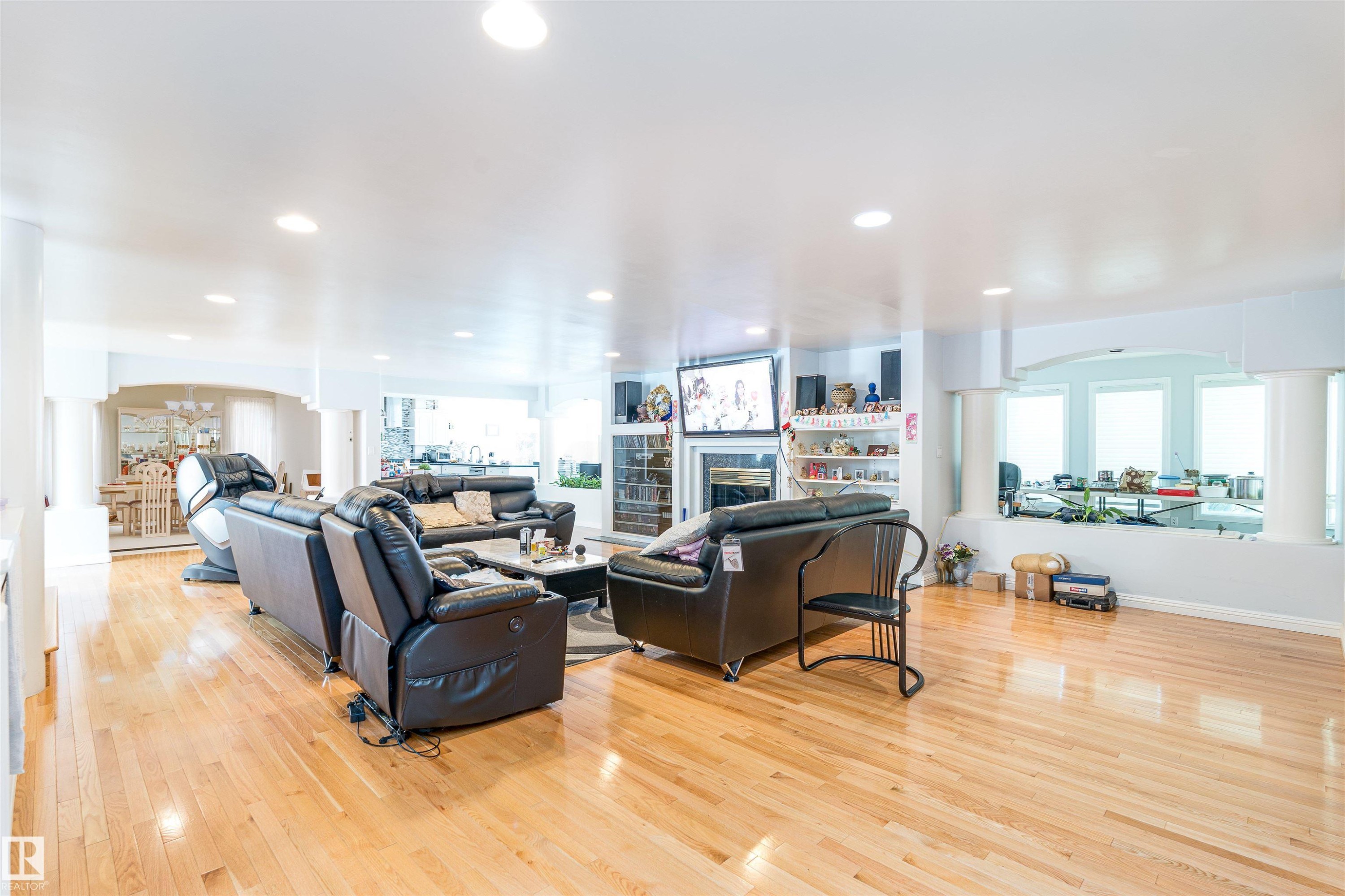 10812 5 Avenue, Edmonton, AB - Indoor Photo Showing Living Room With Fireplace