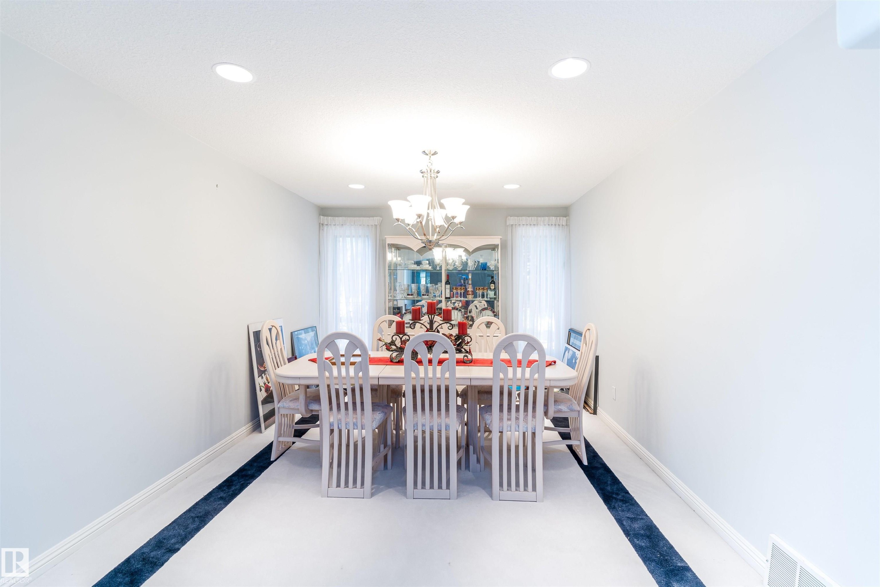 10812 5 Avenue, Edmonton, AB - Indoor Photo Showing Dining Room
