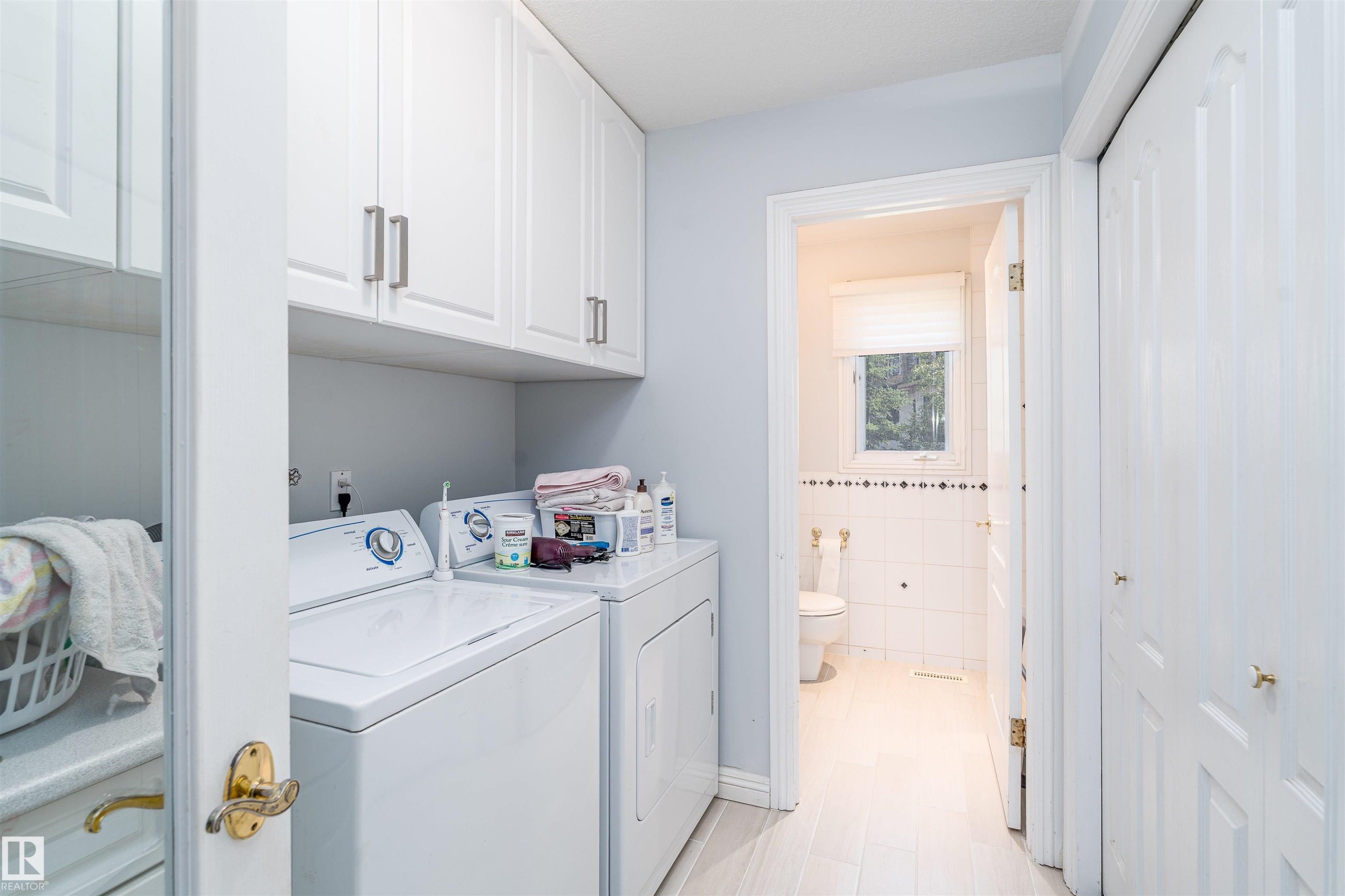 10812 5 Avenue, Edmonton, AB - Indoor Photo Showing Laundry Room
