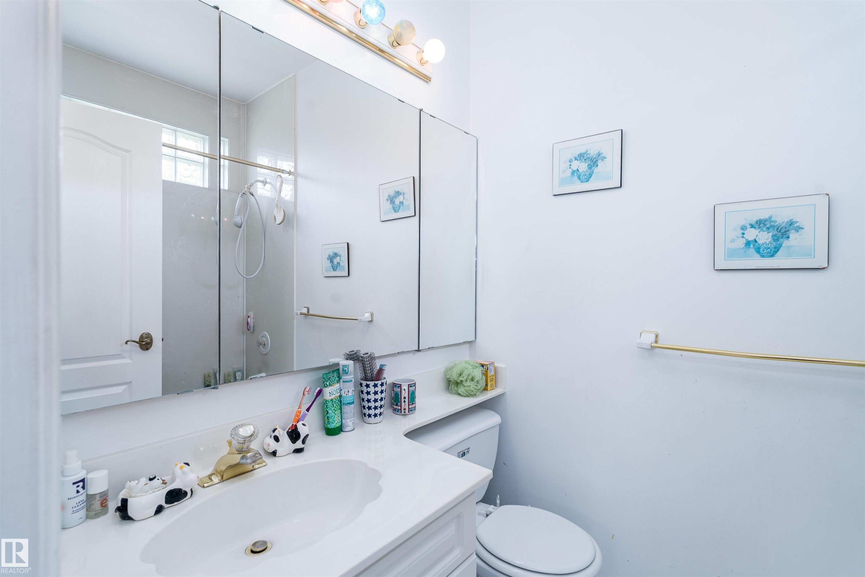 10812 5 Avenue, Edmonton, AB - Indoor Photo Showing Bathroom