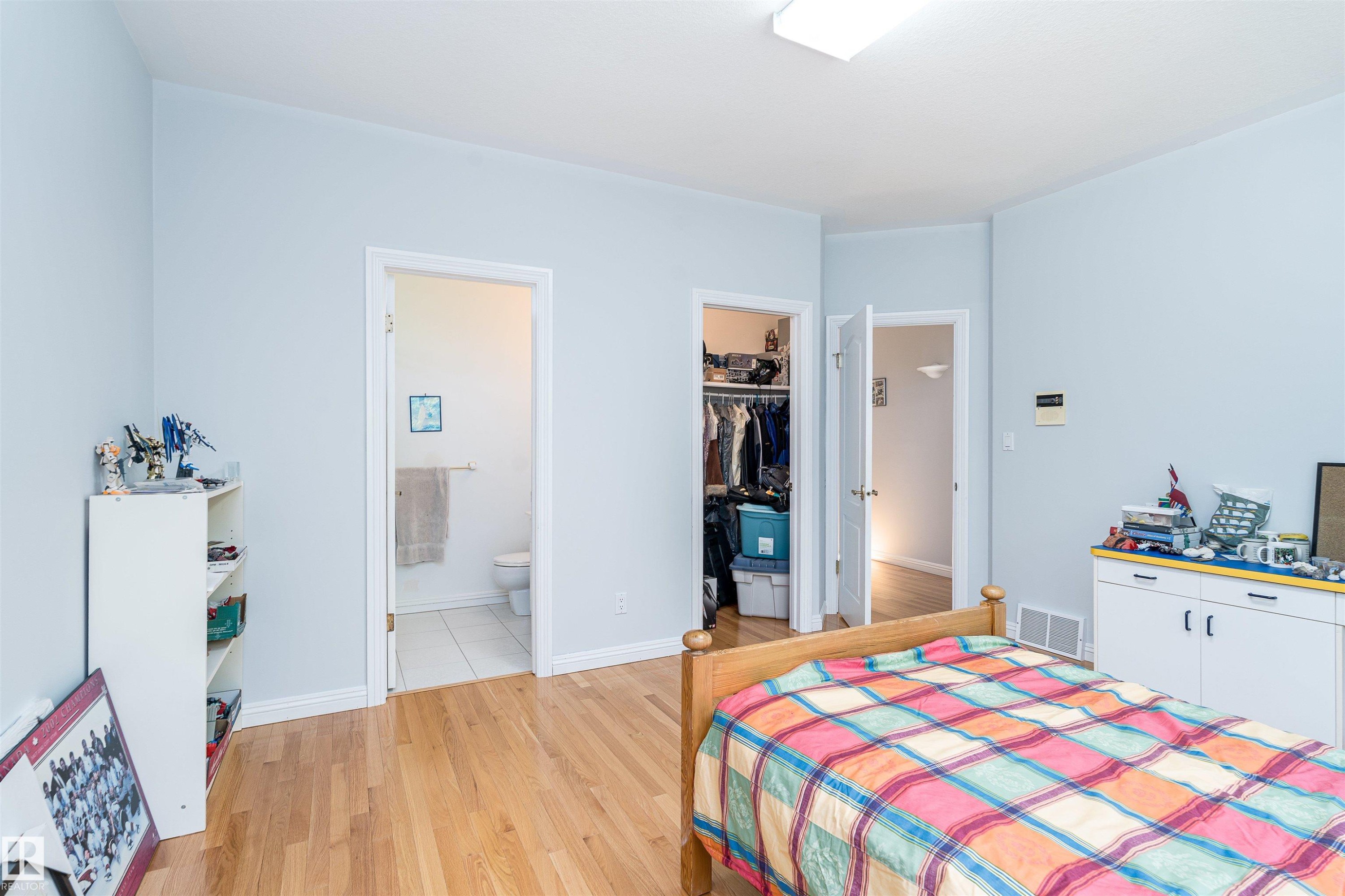 10812 5 Avenue, Edmonton, AB - Indoor Photo Showing Bedroom