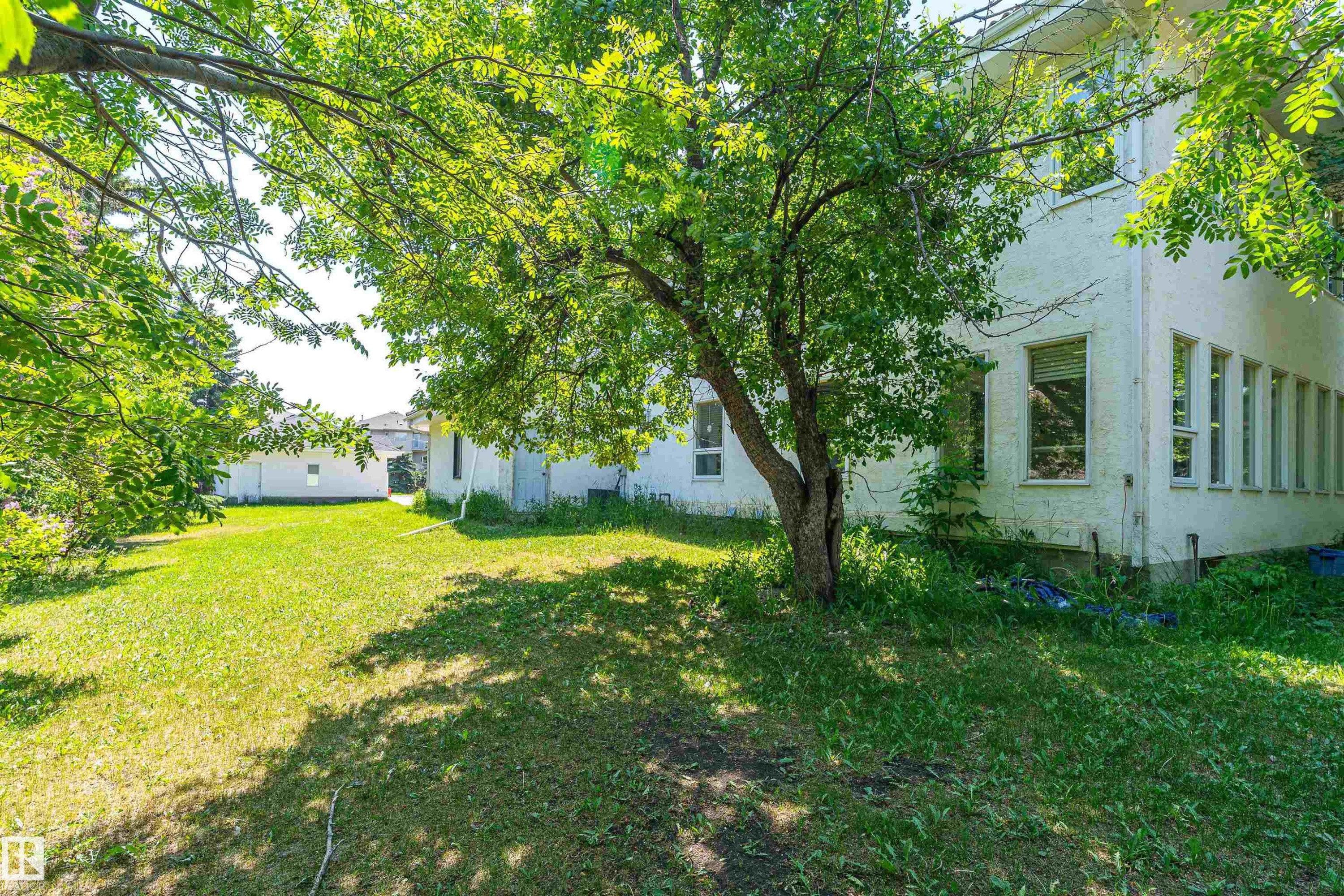 10812 5 Avenue, Edmonton, AB - Outdoor