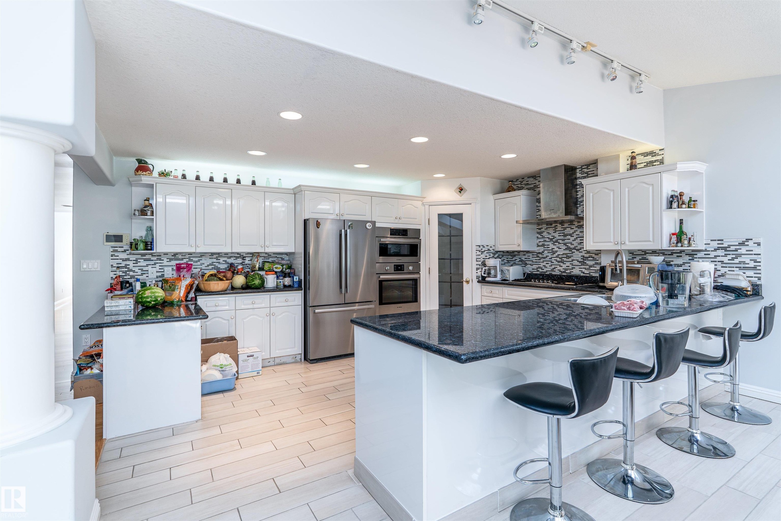 10812 5 Avenue, Edmonton, AB - Indoor Photo Showing Kitchen With Upgraded Kitchen