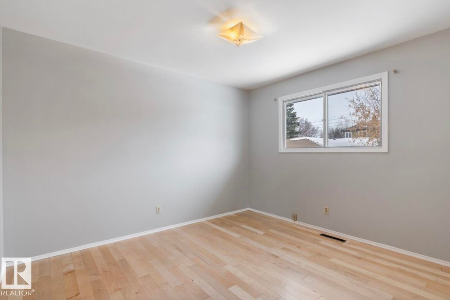 Unfurnished room featuring light wood-style floors - 3810 110 Avenue, Edmonton, AB - Indoor Photo Showing Other Room
