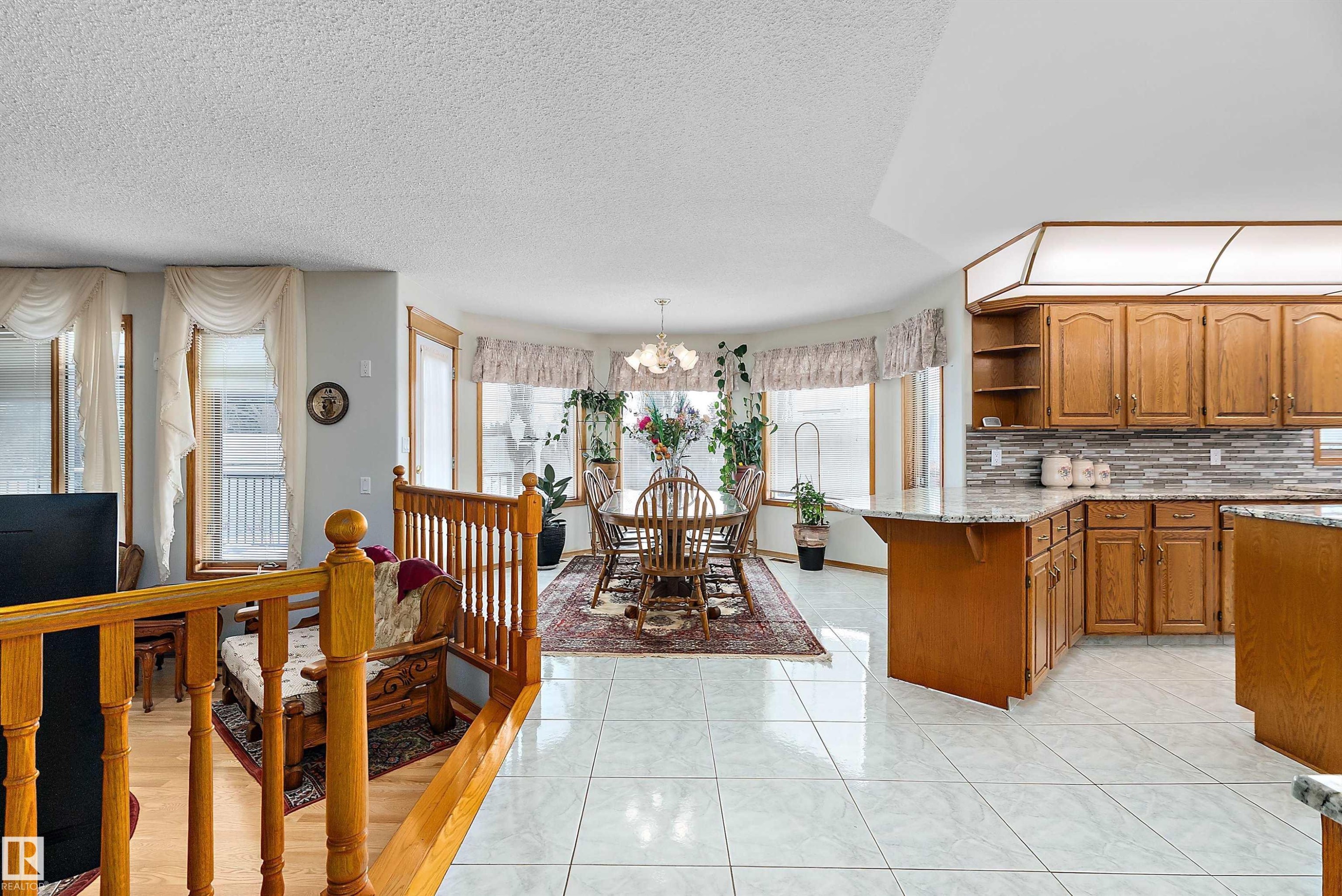 93 Cormack Crescent, Edmonton, AB - Indoor Photo Showing Kitchen