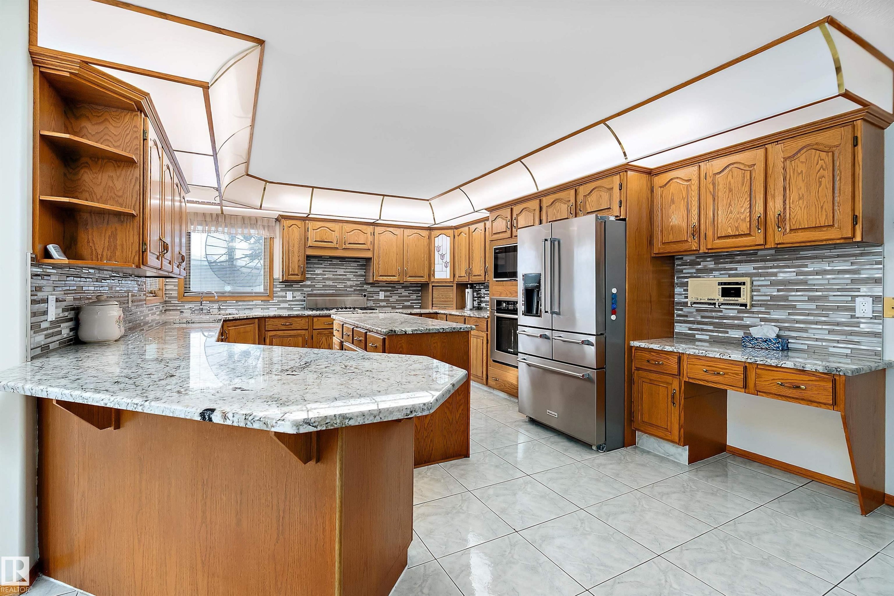 93 Cormack Crescent, Edmonton, AB - Indoor Photo Showing Kitchen