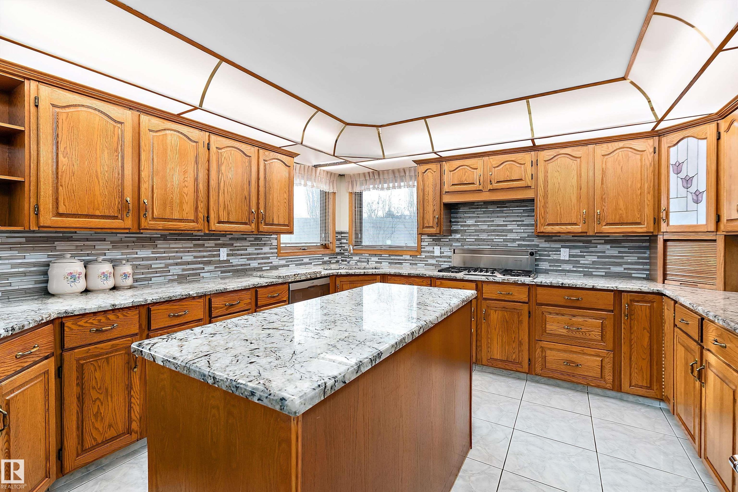93 Cormack Crescent, Edmonton, AB - Indoor Photo Showing Kitchen
