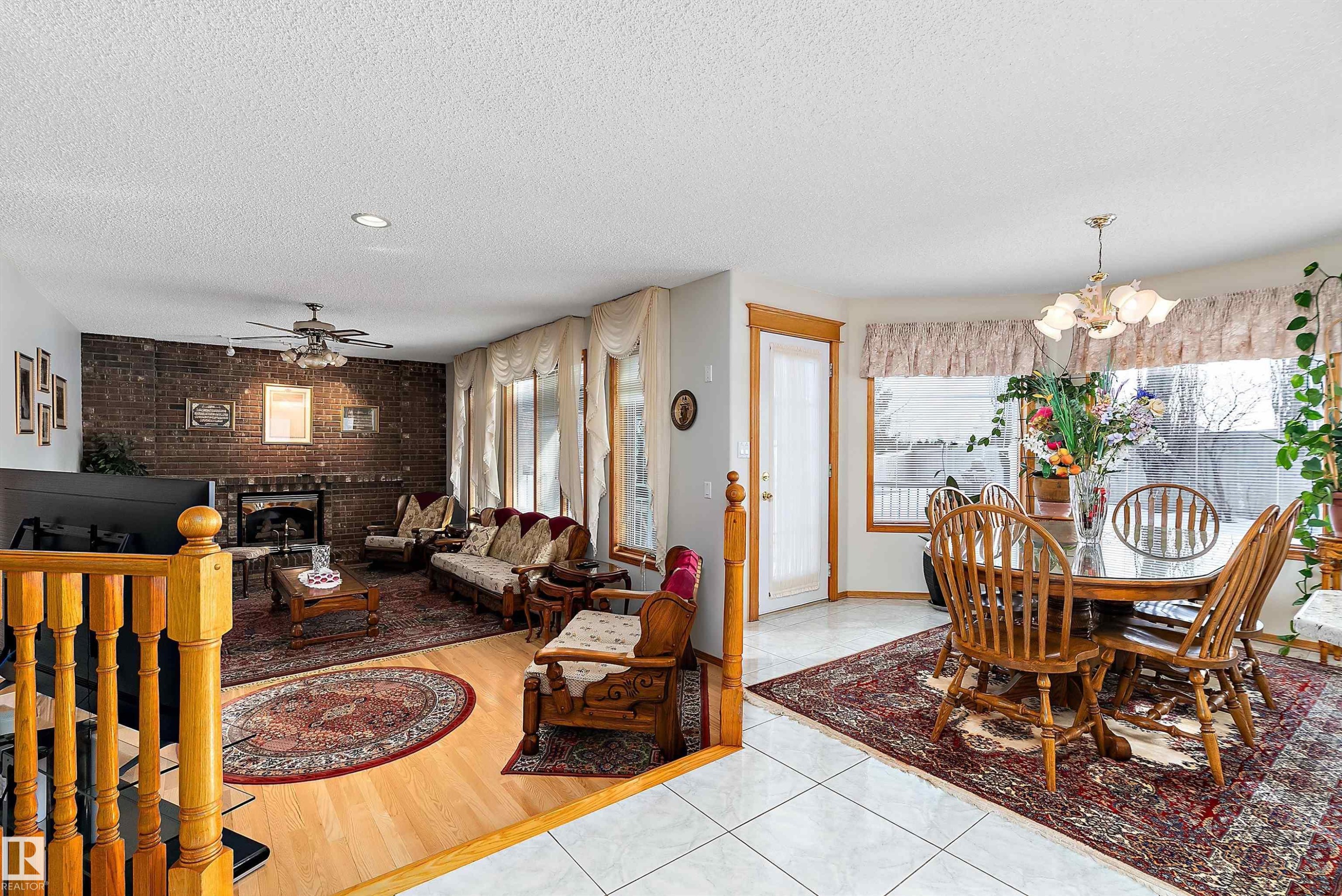 93 Cormack Crescent, Edmonton, AB - Indoor Photo Showing Dining Room