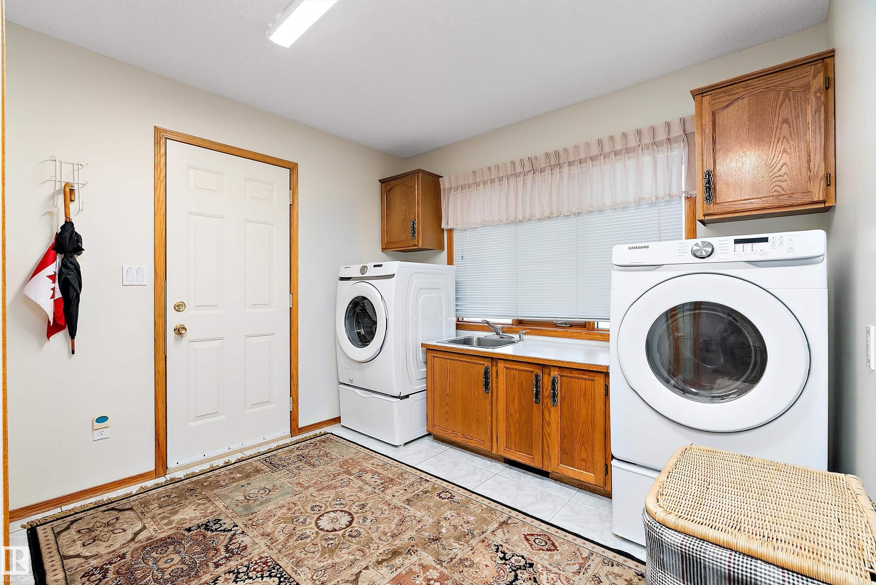 93 Cormack Crescent, Edmonton, AB - Indoor Photo Showing Laundry Room