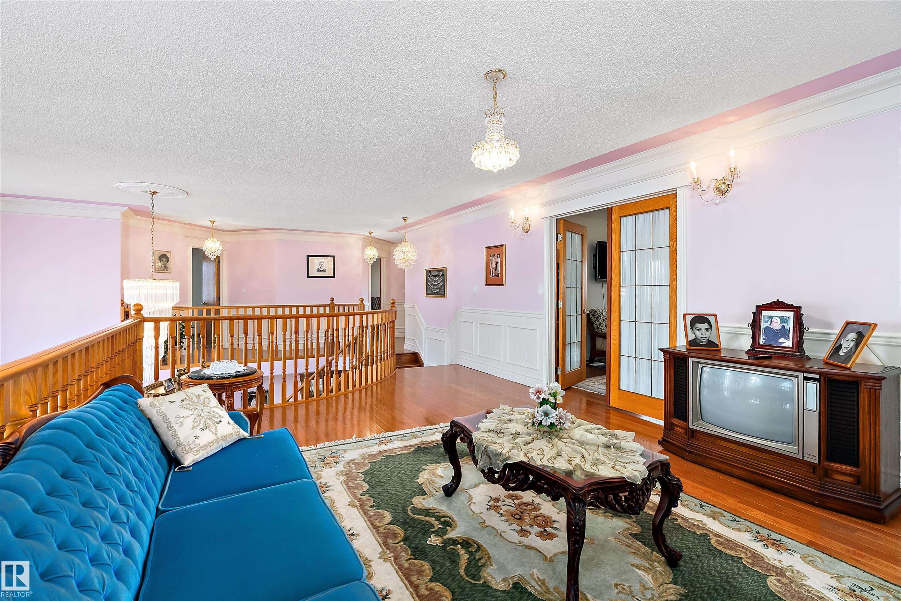 93 Cormack Crescent, Edmonton, AB - Indoor Photo Showing Living Room