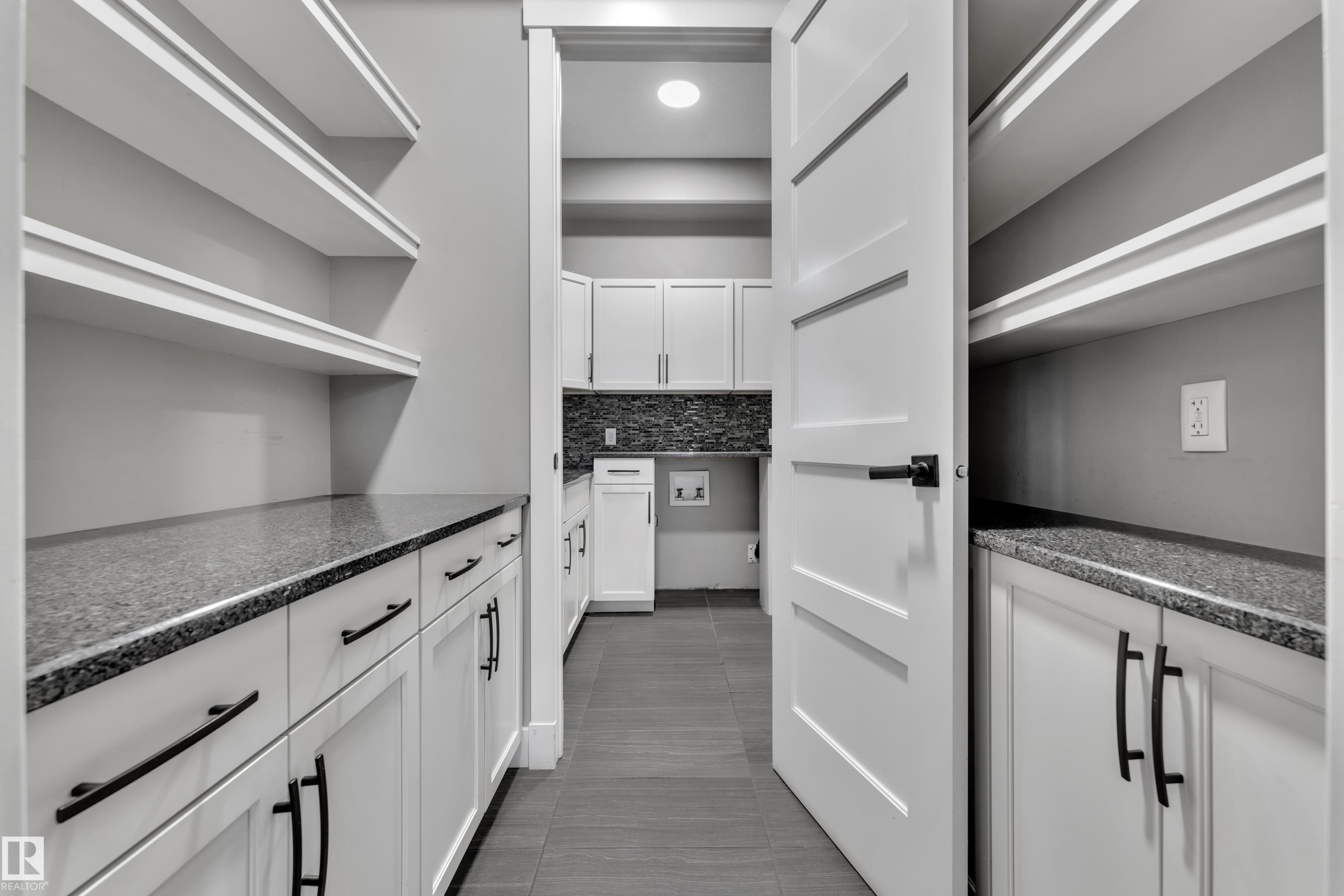 4107 Westcliff Heath, Edmonton, AB - Indoor Photo Showing Kitchen