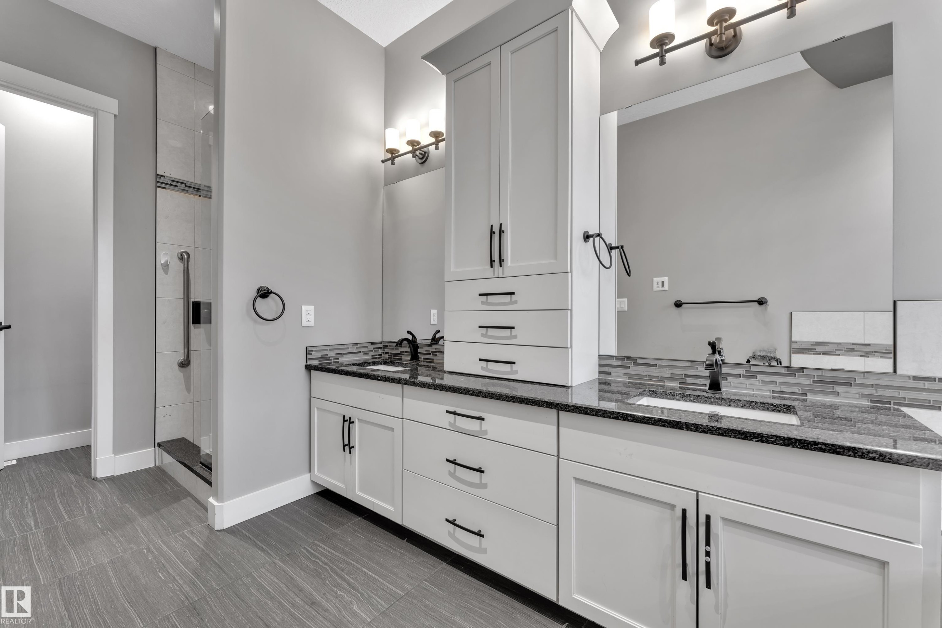 4107 Westcliff Heath, Edmonton, AB - Indoor Photo Showing Bathroom