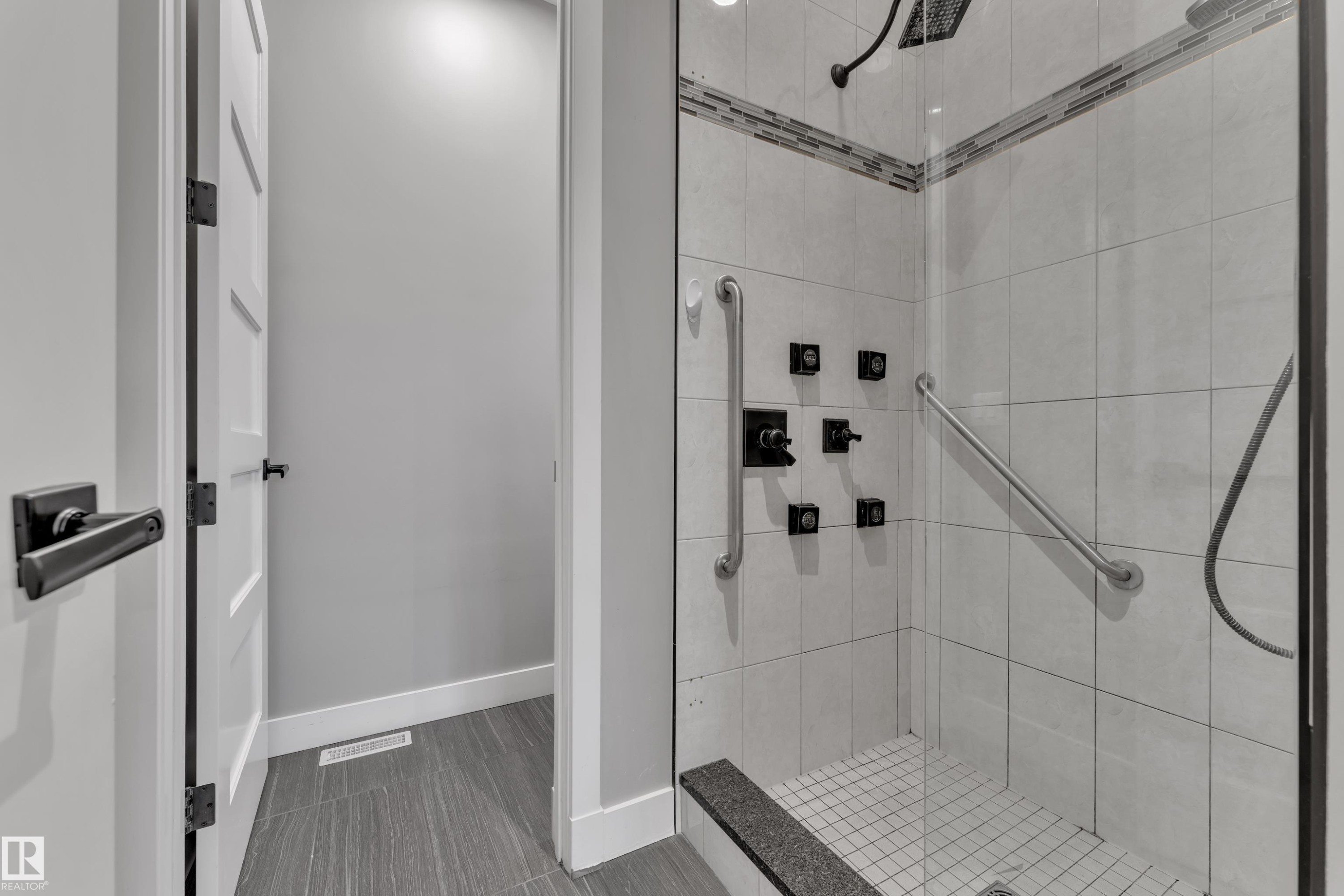 4107 Westcliff Heath, Edmonton, AB - Indoor Photo Showing Bathroom
