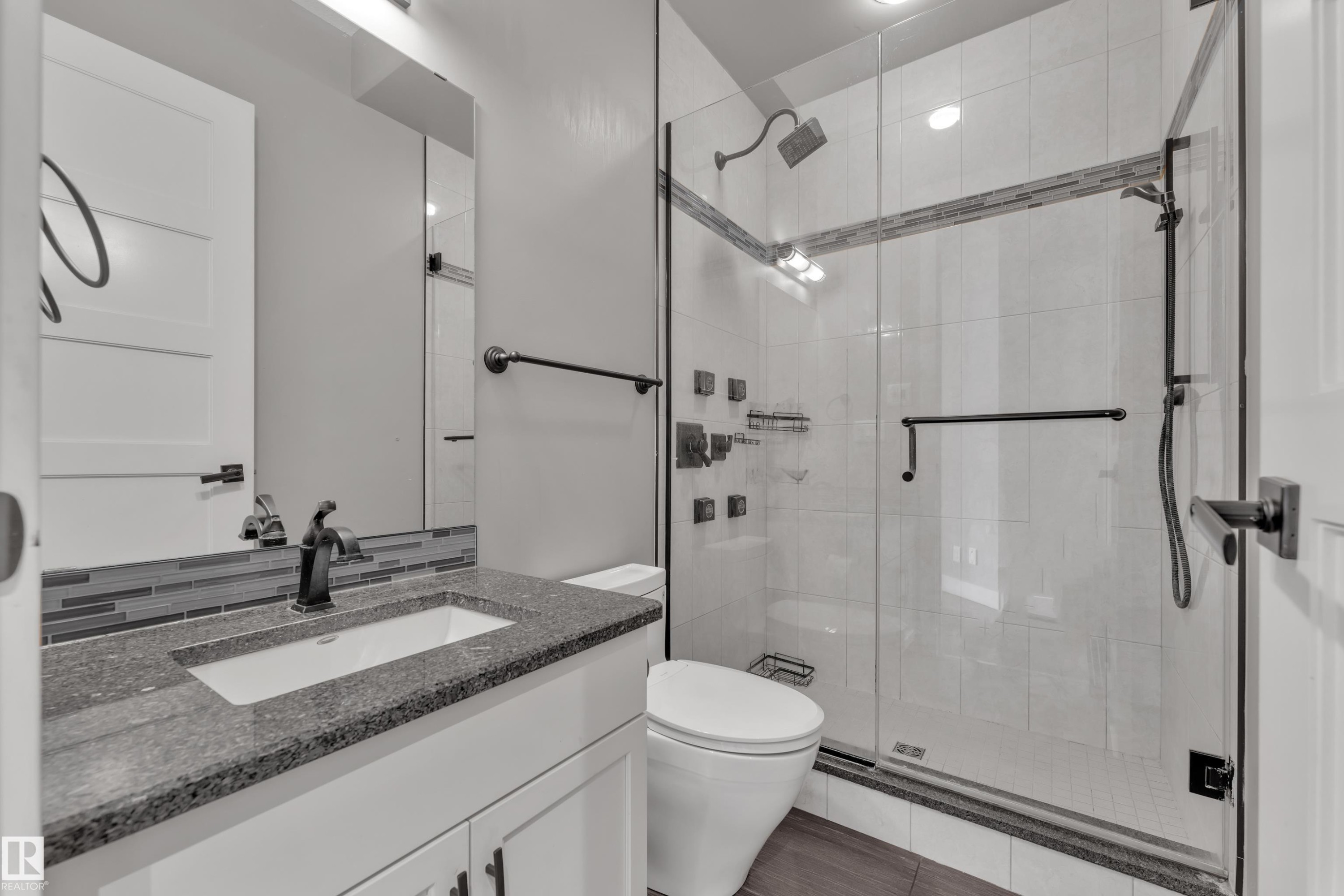 4107 Westcliff Heath, Edmonton, AB - Indoor Photo Showing Bathroom