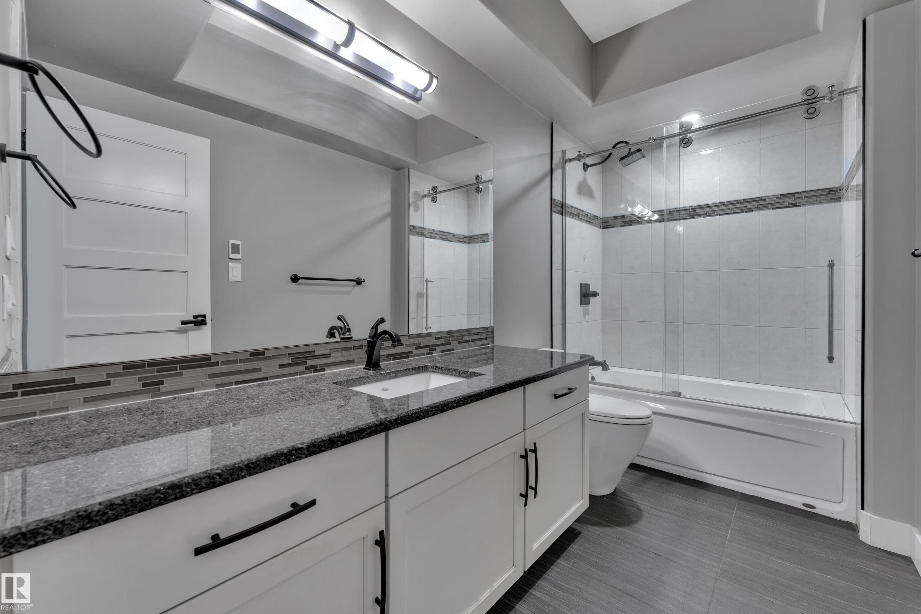 4107 Westcliff Heath, Edmonton, AB - Indoor Photo Showing Bathroom