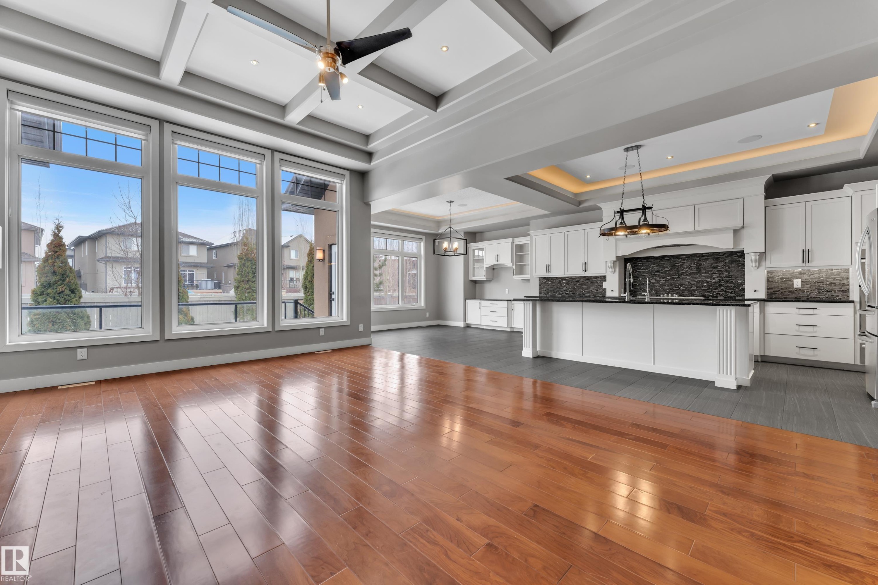 4107 Westcliff Heath, Edmonton, AB - Indoor Photo Showing Kitchen With Upgraded Kitchen