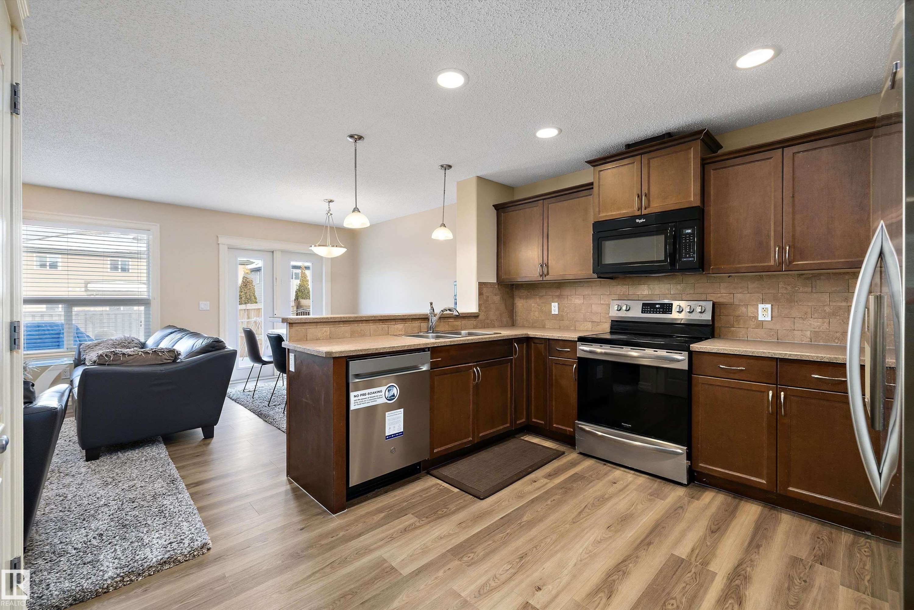 2407 Casselman Crescent, Edmonton, AB - Indoor Photo Showing Kitchen With Stainless Steel Kitchen With Double Sink
