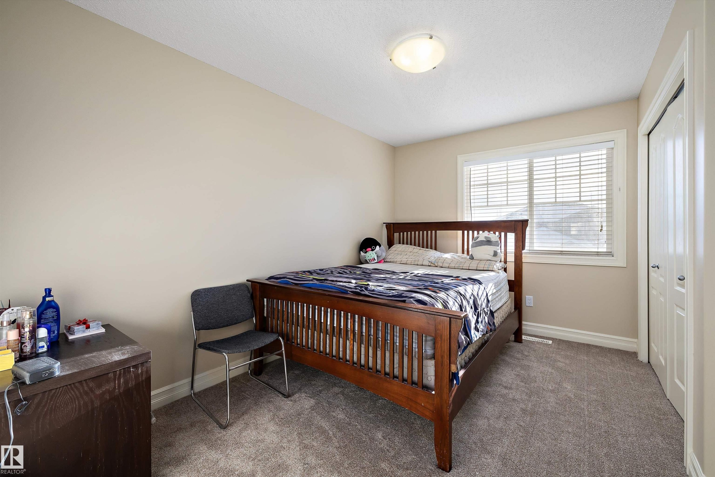 2407 Casselman Crescent, Edmonton, AB - Indoor Photo Showing Bedroom