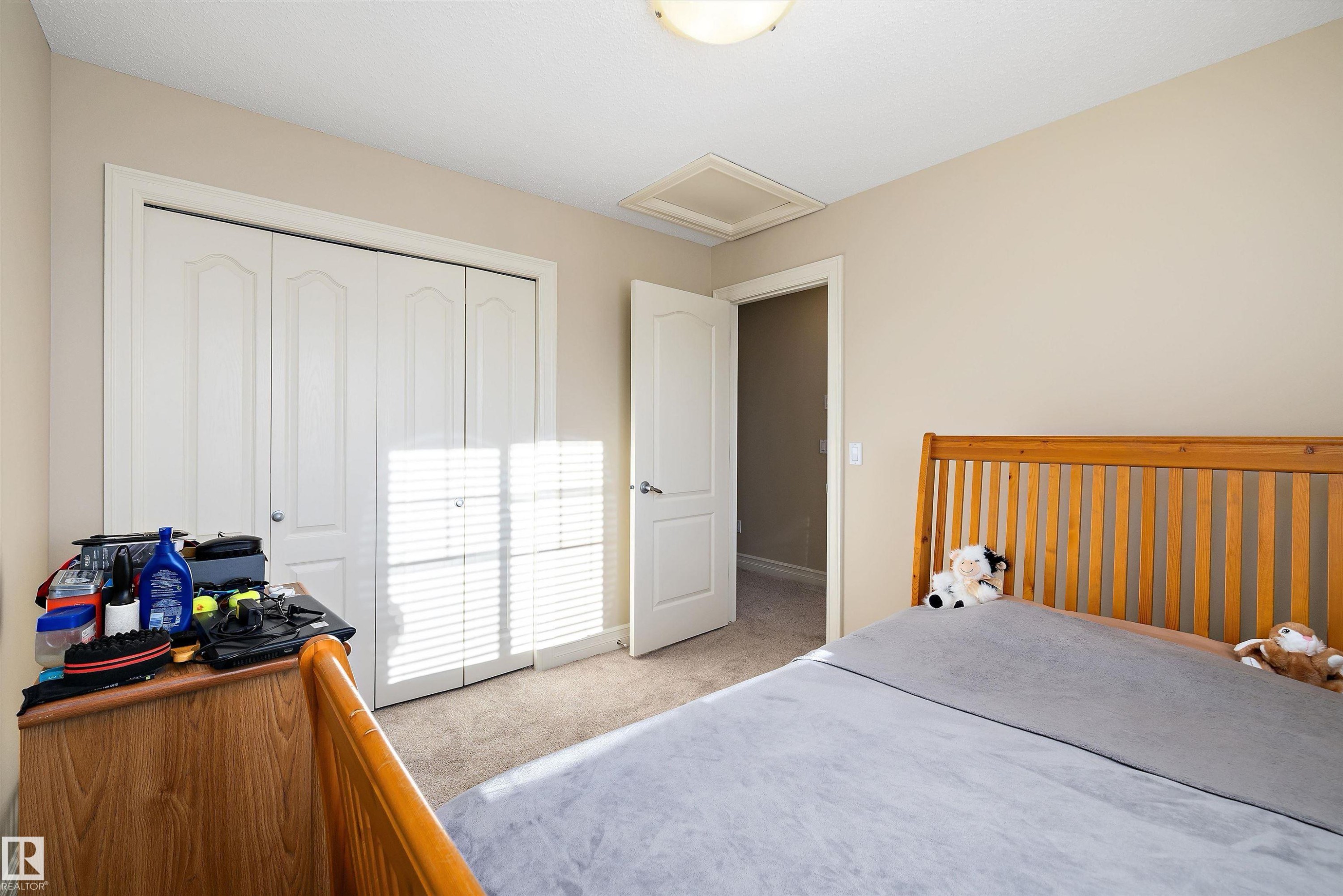 2407 Casselman Crescent, Edmonton, AB - Indoor Photo Showing Bedroom