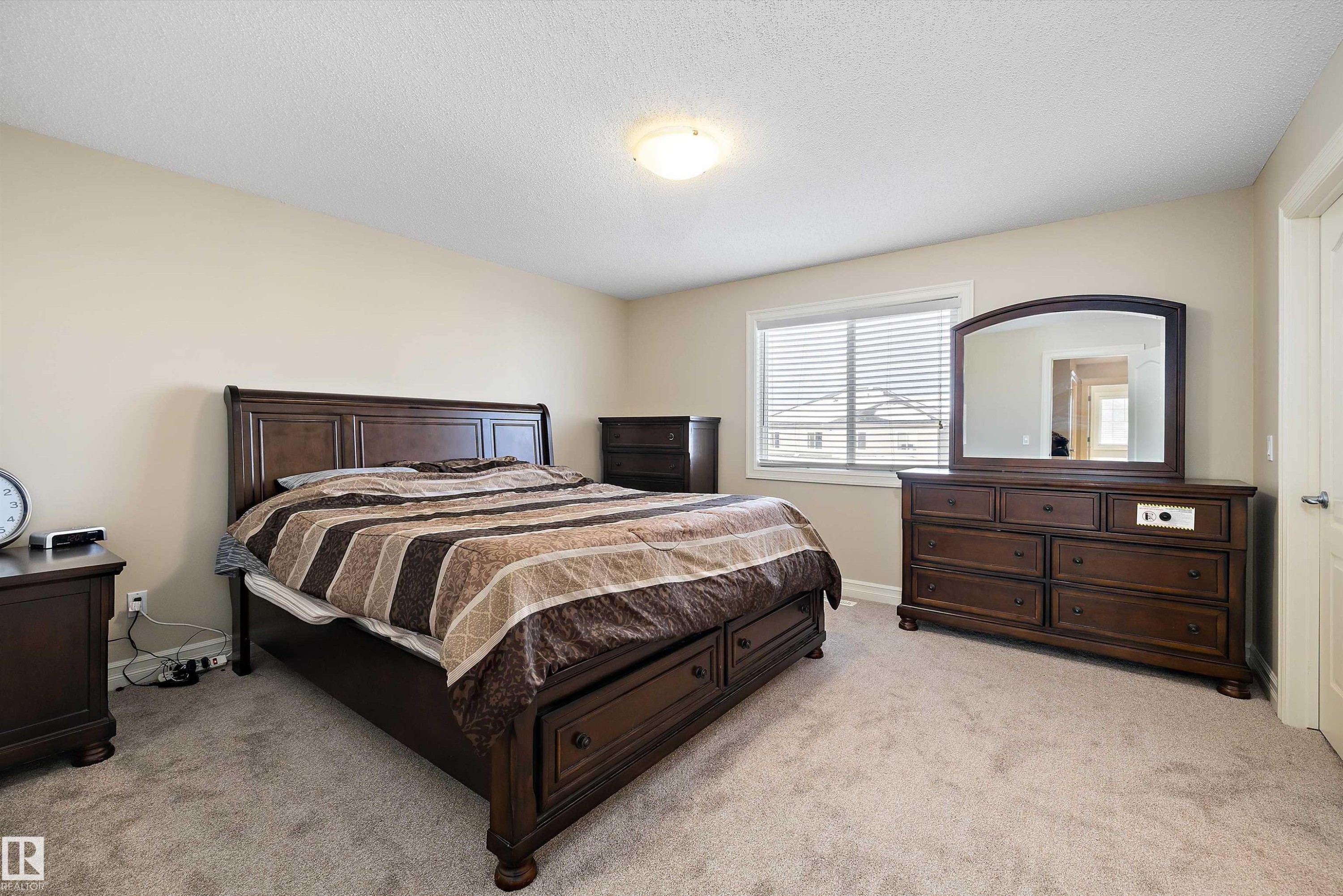 2407 Casselman Crescent, Edmonton, AB - Indoor Photo Showing Bedroom