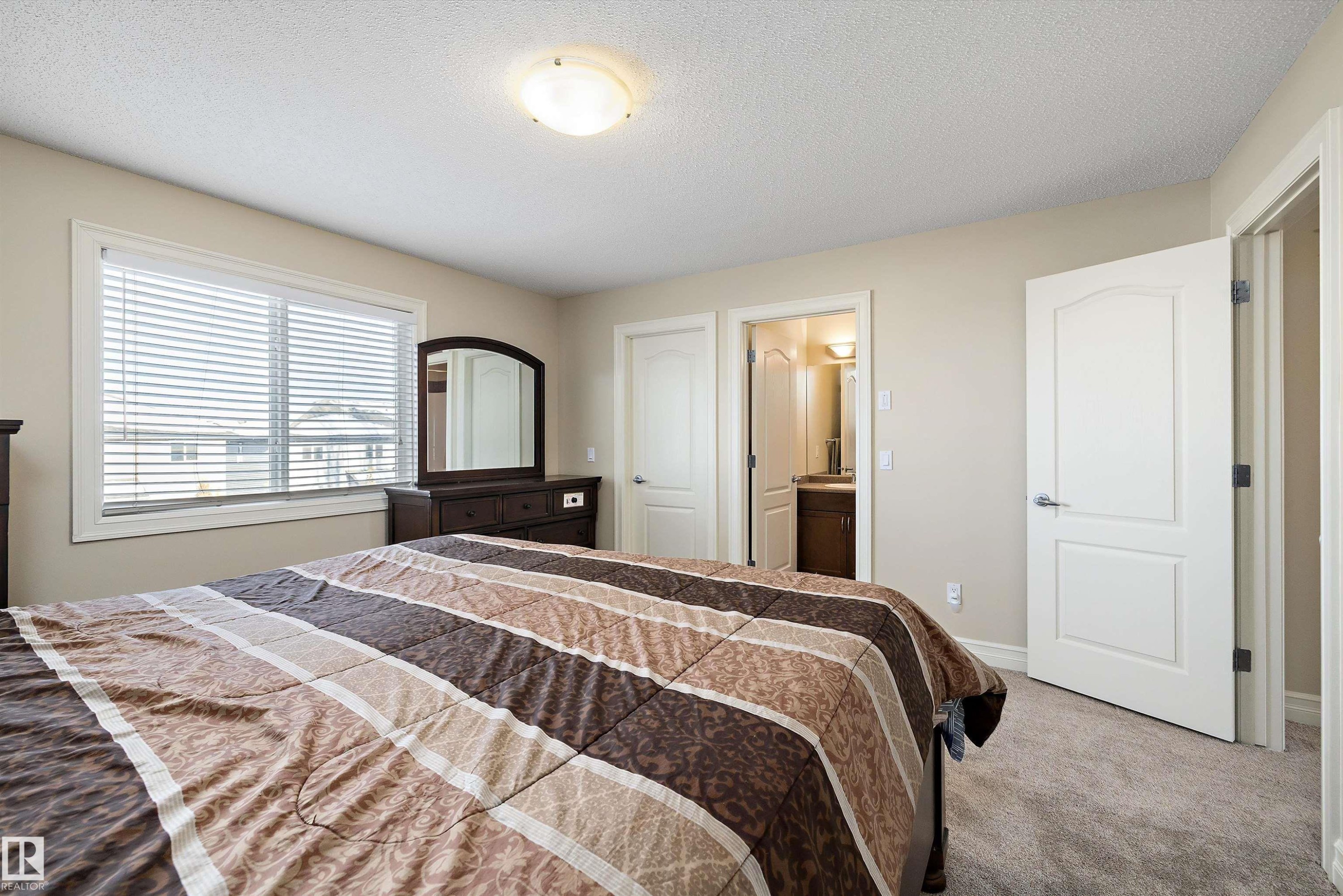2407 Casselman Crescent, Edmonton, AB - Indoor Photo Showing Bedroom