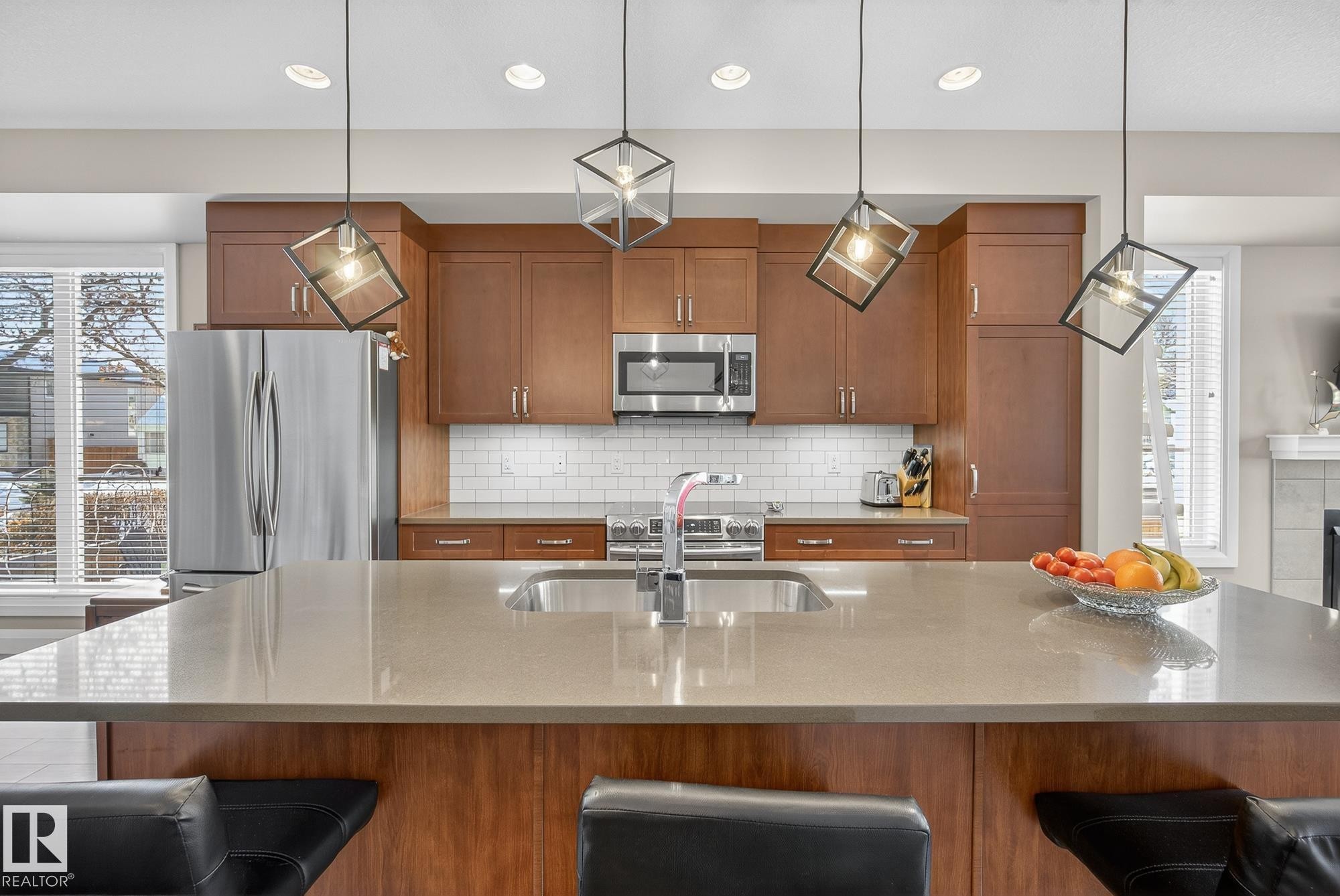 9015 92 Avenue, Edmonton, AB - Indoor Photo Showing Kitchen With Upgraded Kitchen